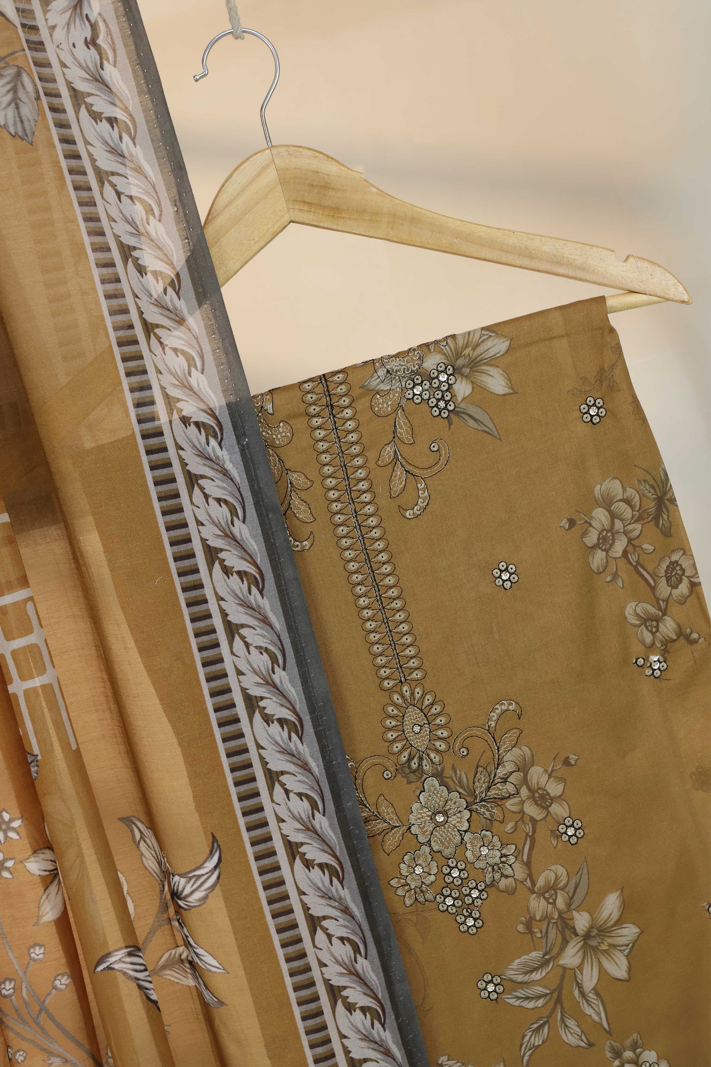 3Piece-Lawn Embroidered Suit V12WR10