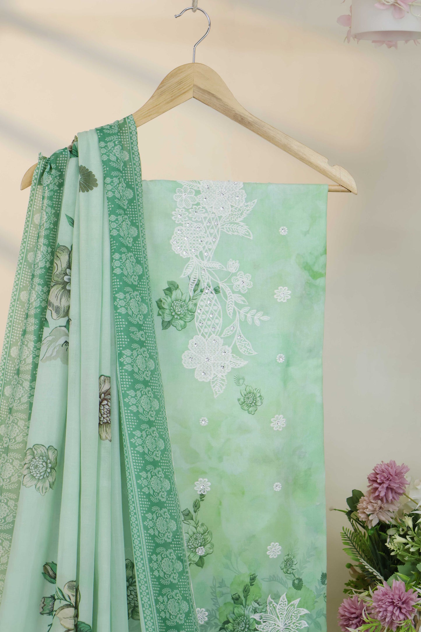 3Piece-Lawn Embroidered Suit V12WR02