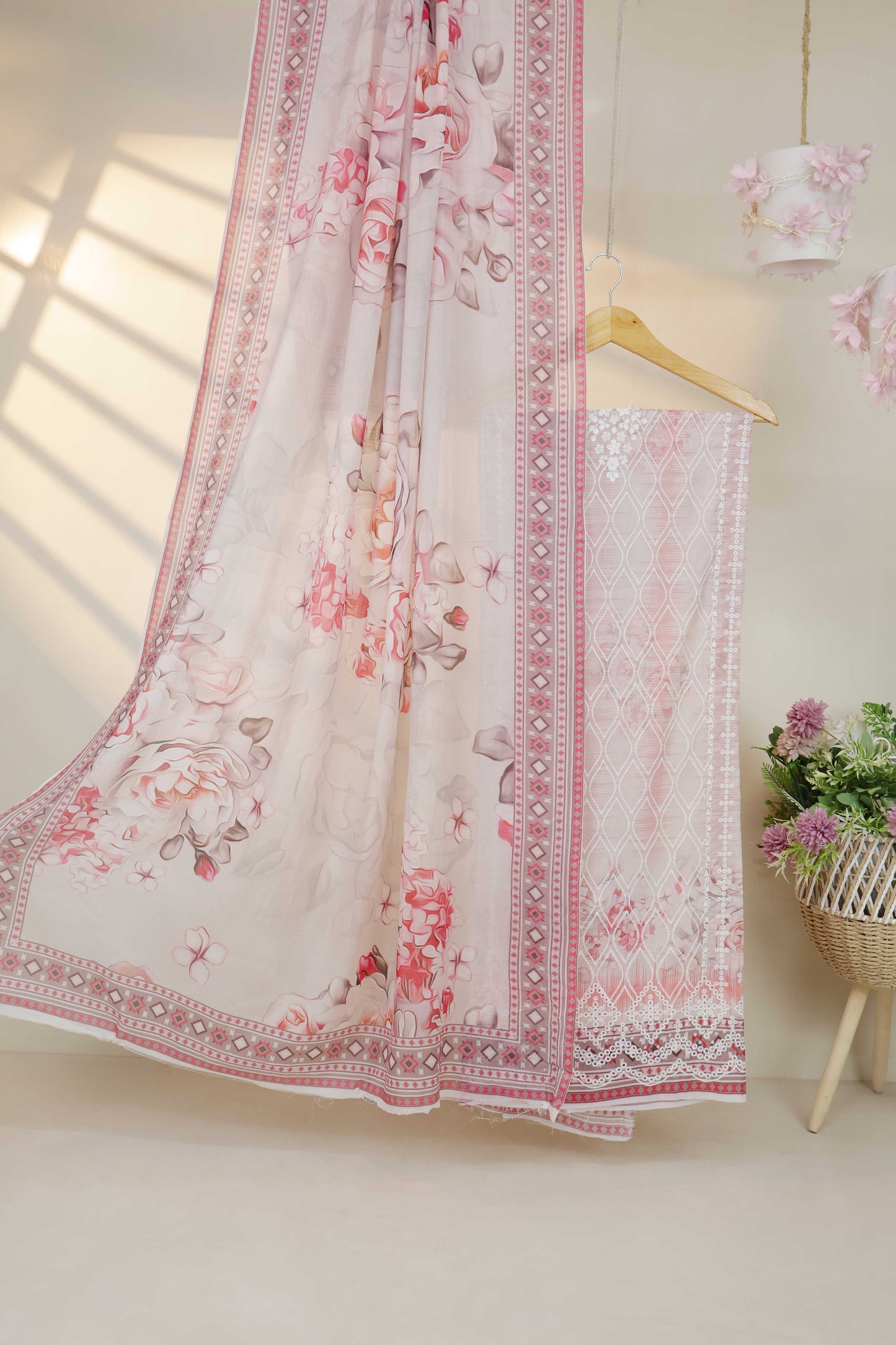 3Piece-Lawn Embroidered Suit V12WR08