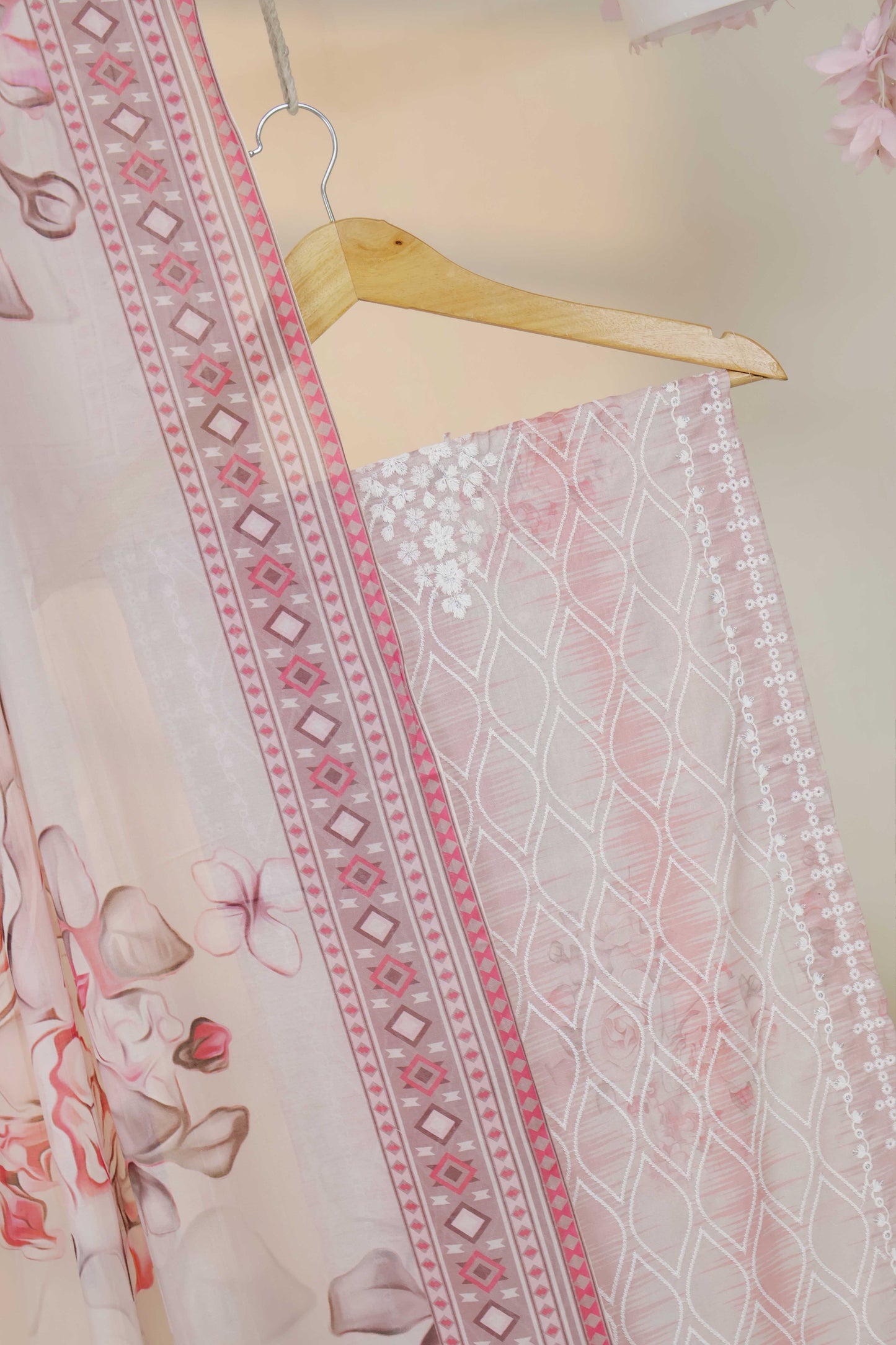 3Piece-Lawn Embroidered Suit V12WR08