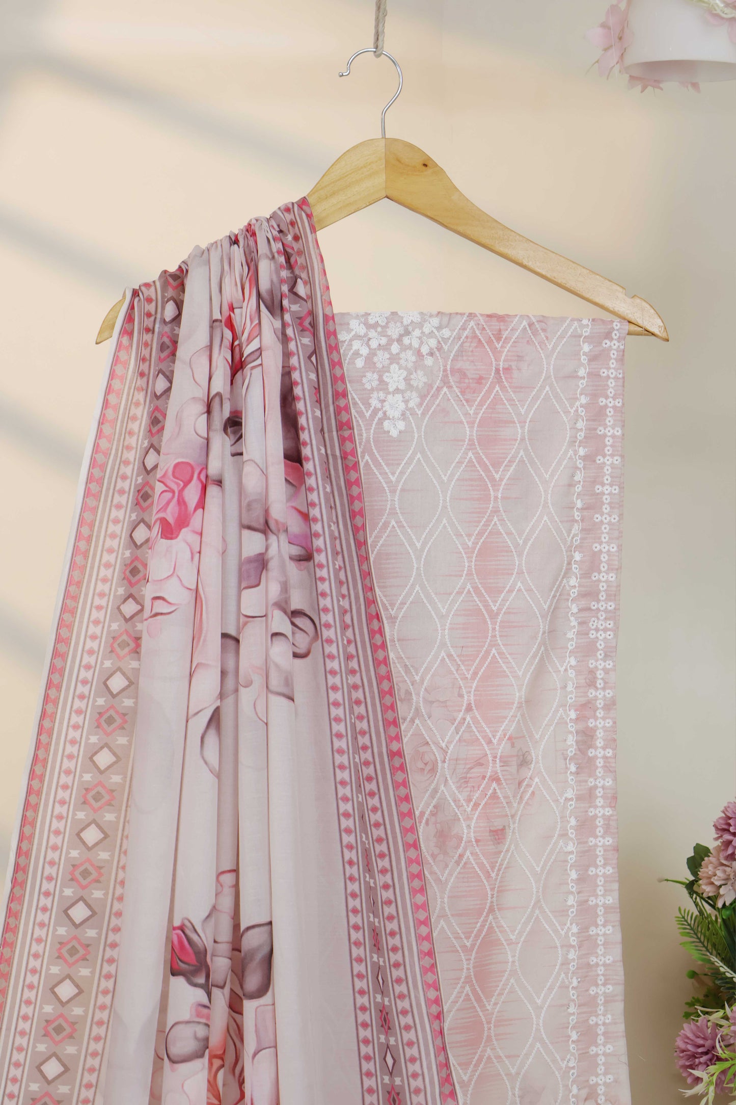 3Piece-Lawn Embroidered Suit V12WR08