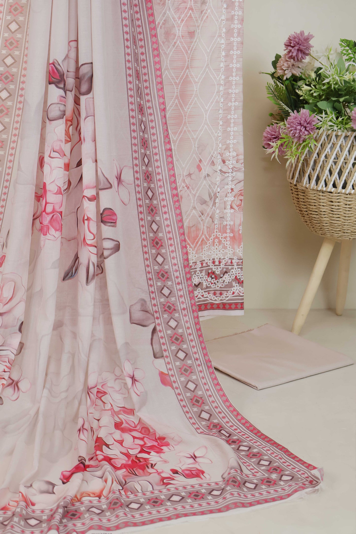 3Piece-Lawn Embroidered Suit V12WR08