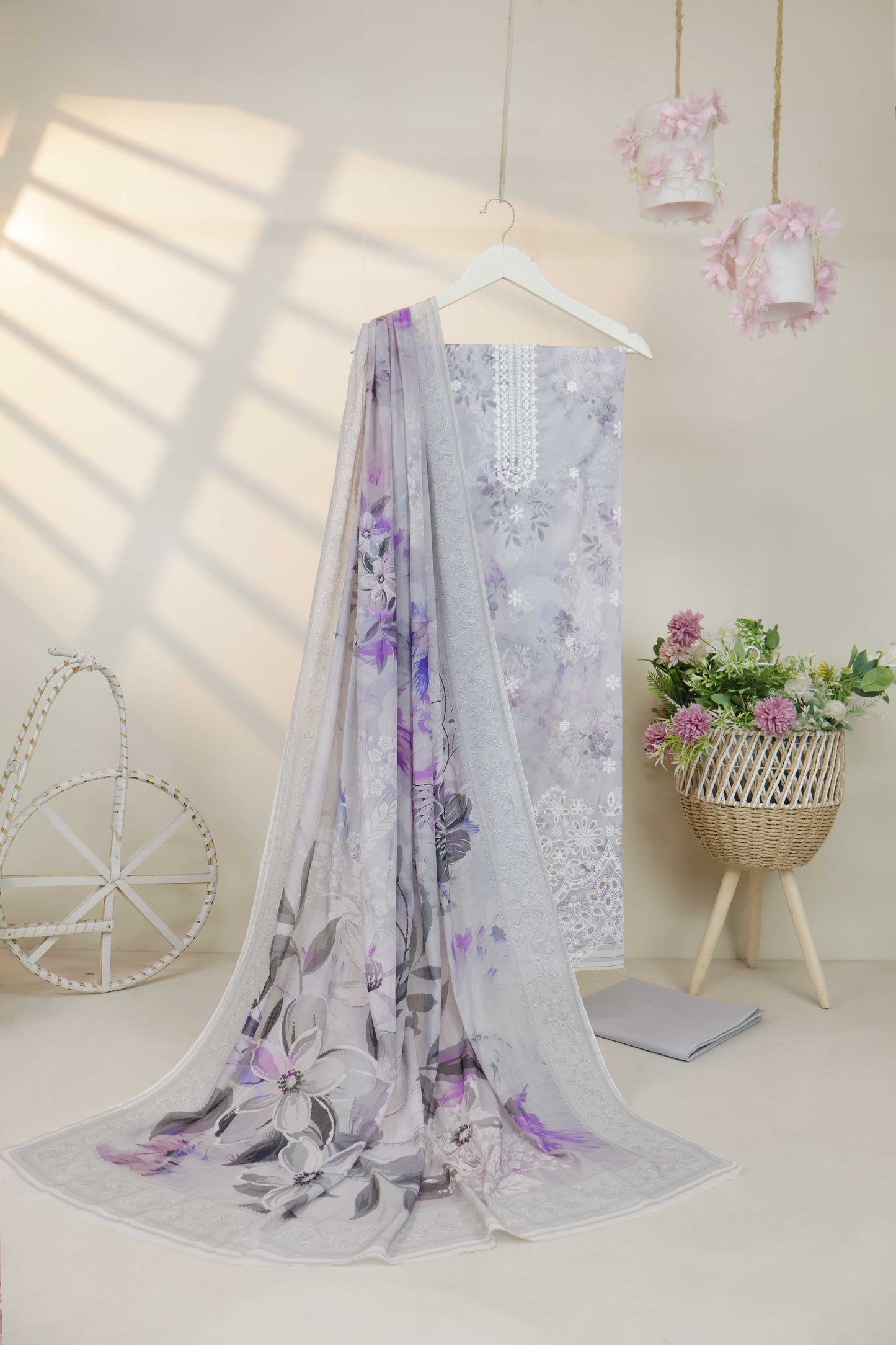 3Piece-Lawn Embroidered Suit V12WR03