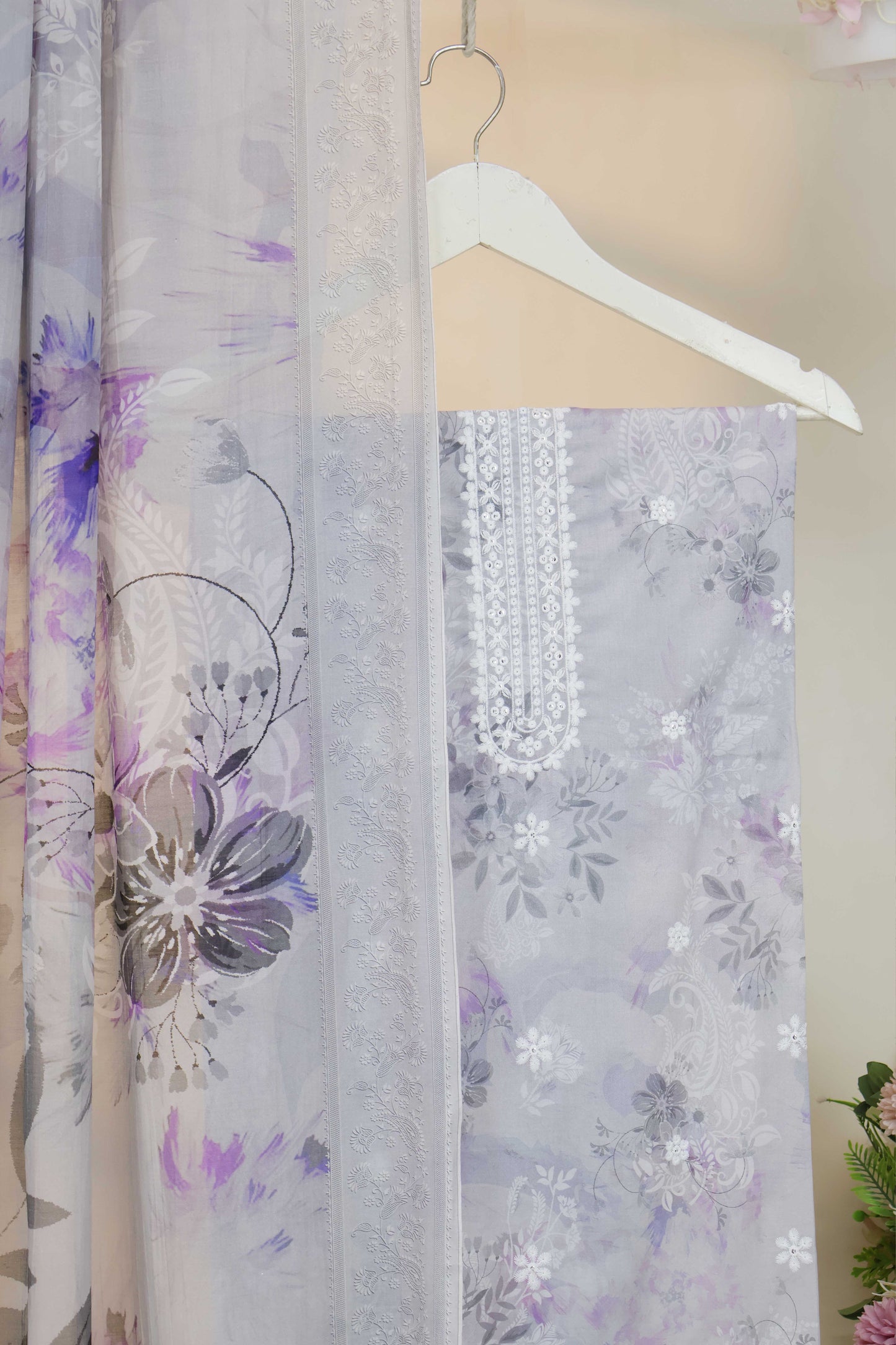 3Piece-Lawn Embroidered Suit V12WR03