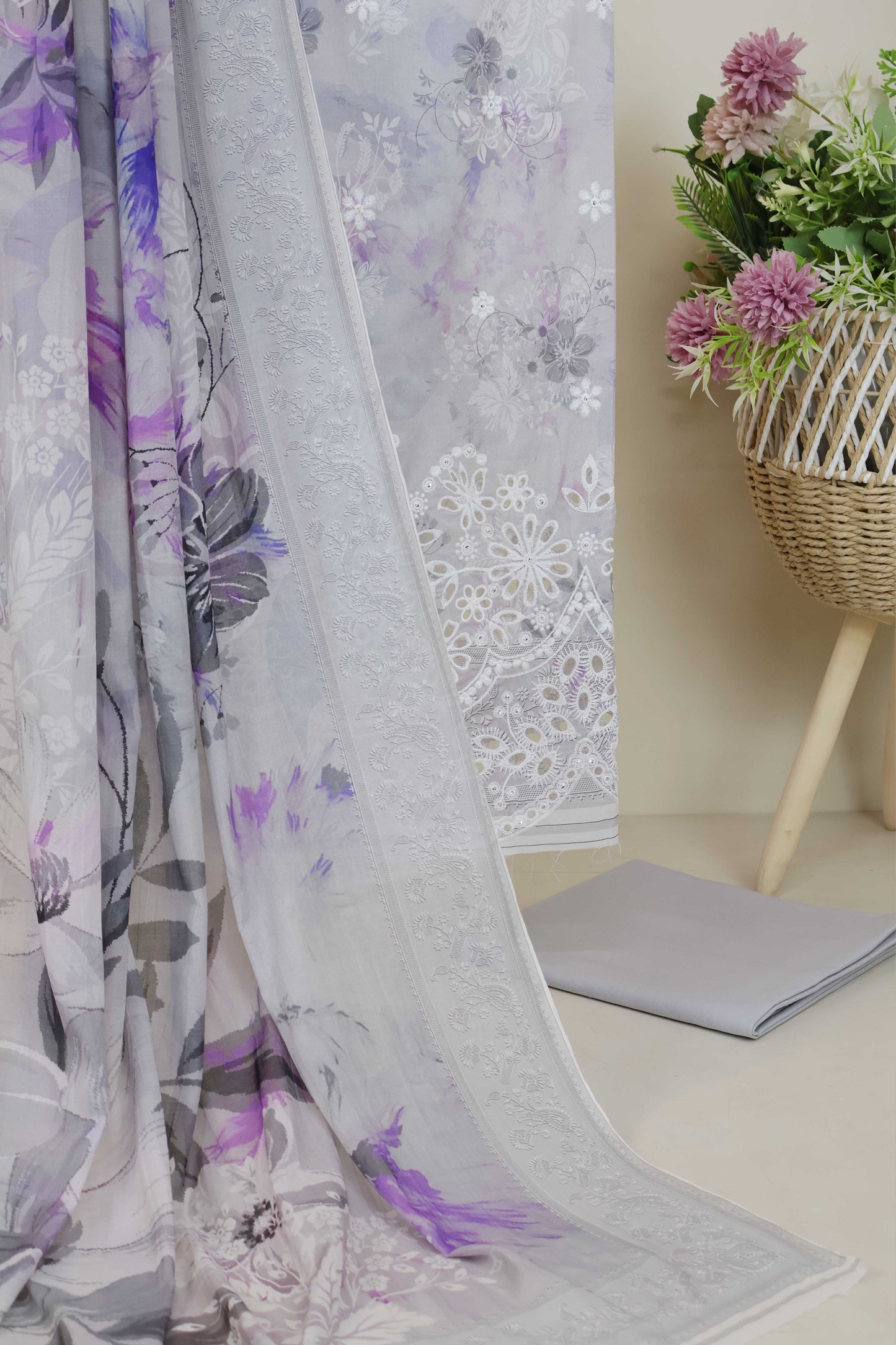 3Piece-Lawn Embroidered Suit V12WR03