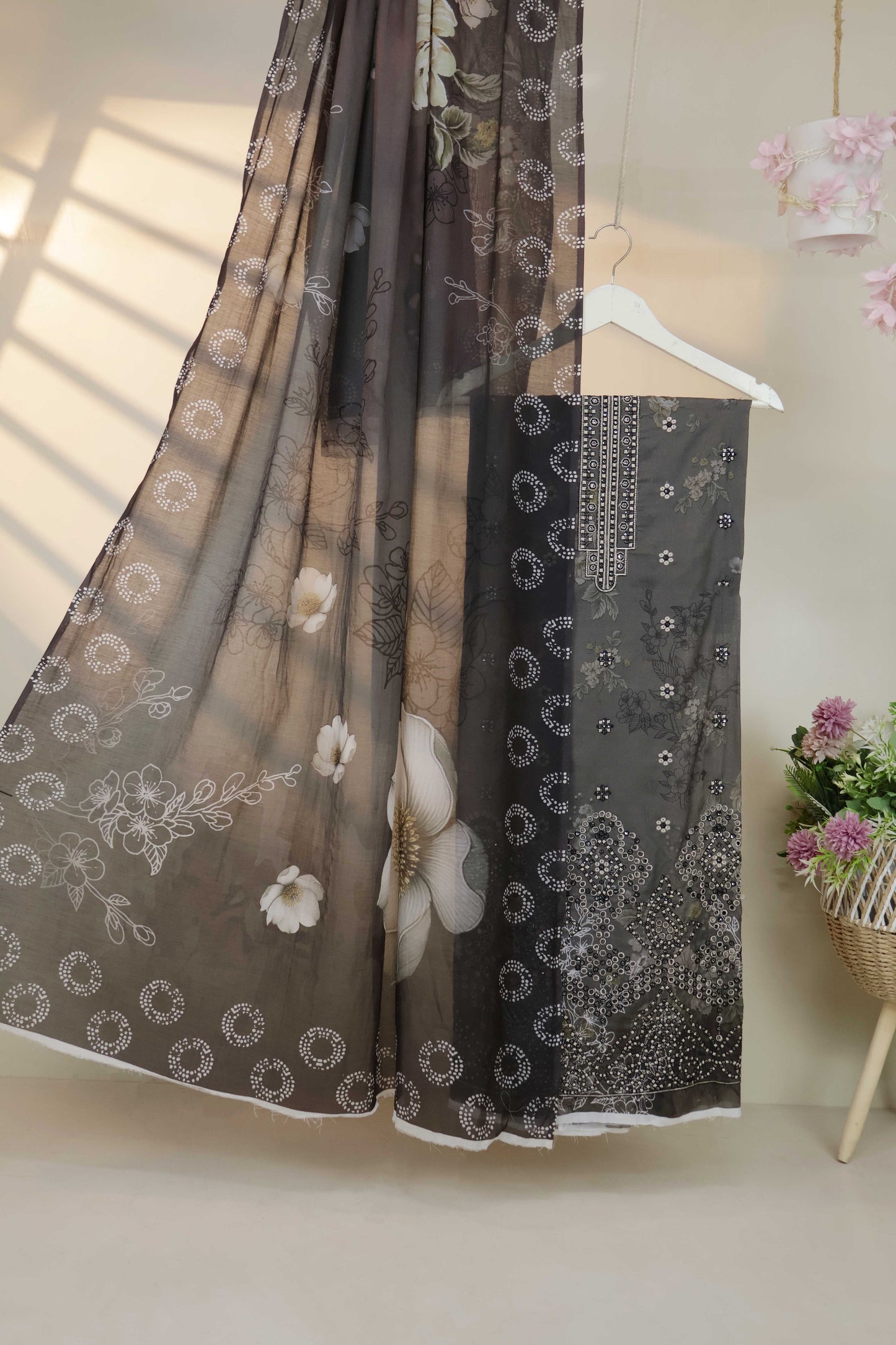 3Piece-Lawn Embroidered Suit V12WR05