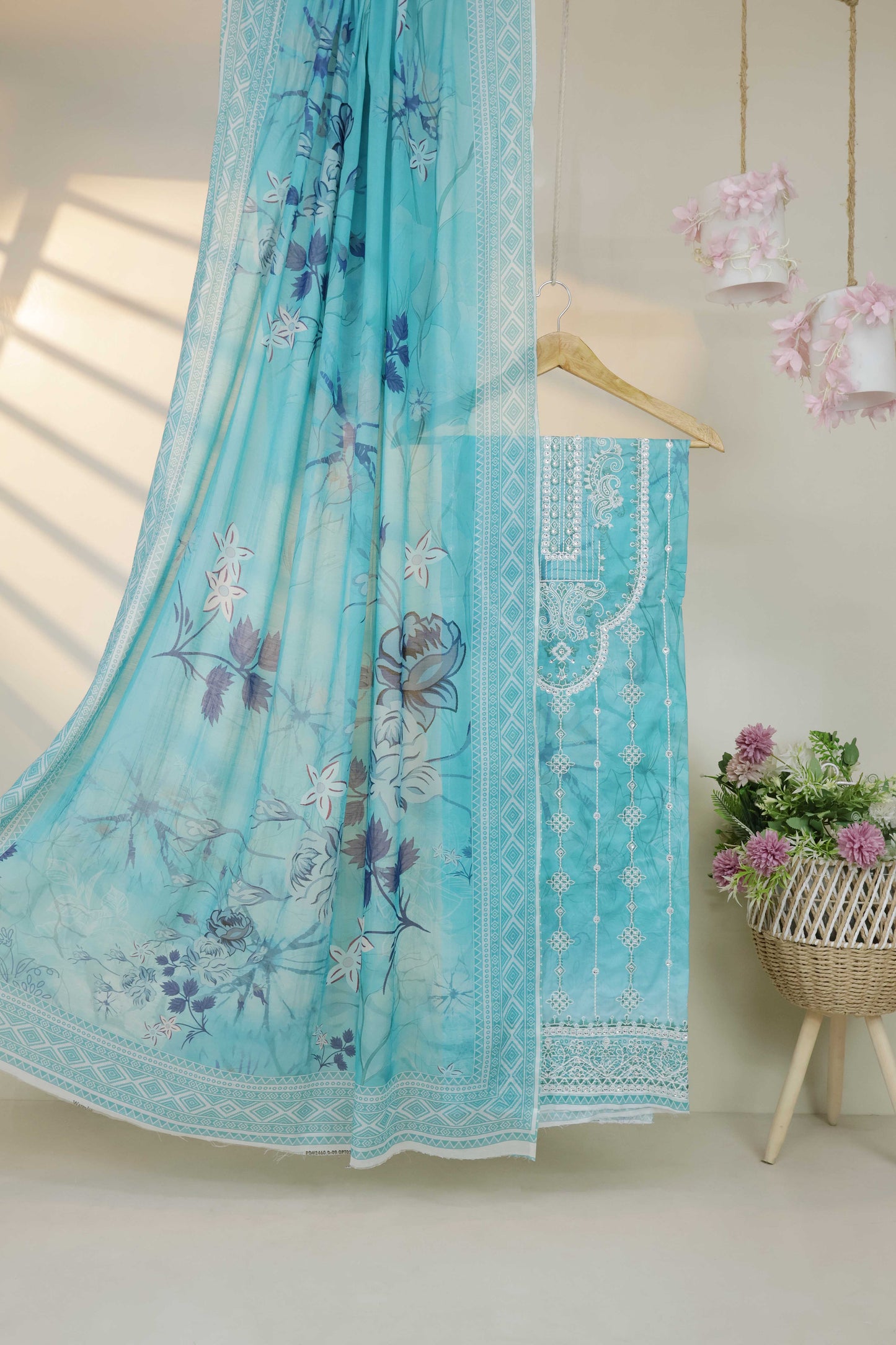 3Piece-Lawn Embroidered Suit V12WR06