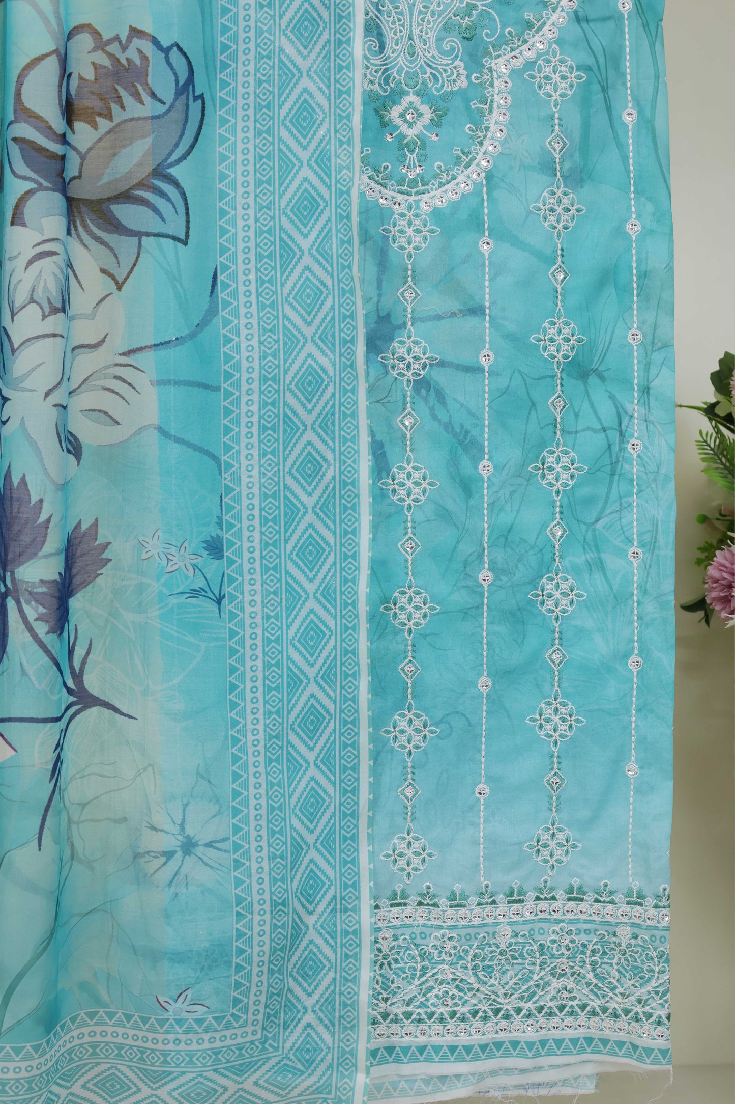 3Piece-Lawn Embroidered Suit V12WR06