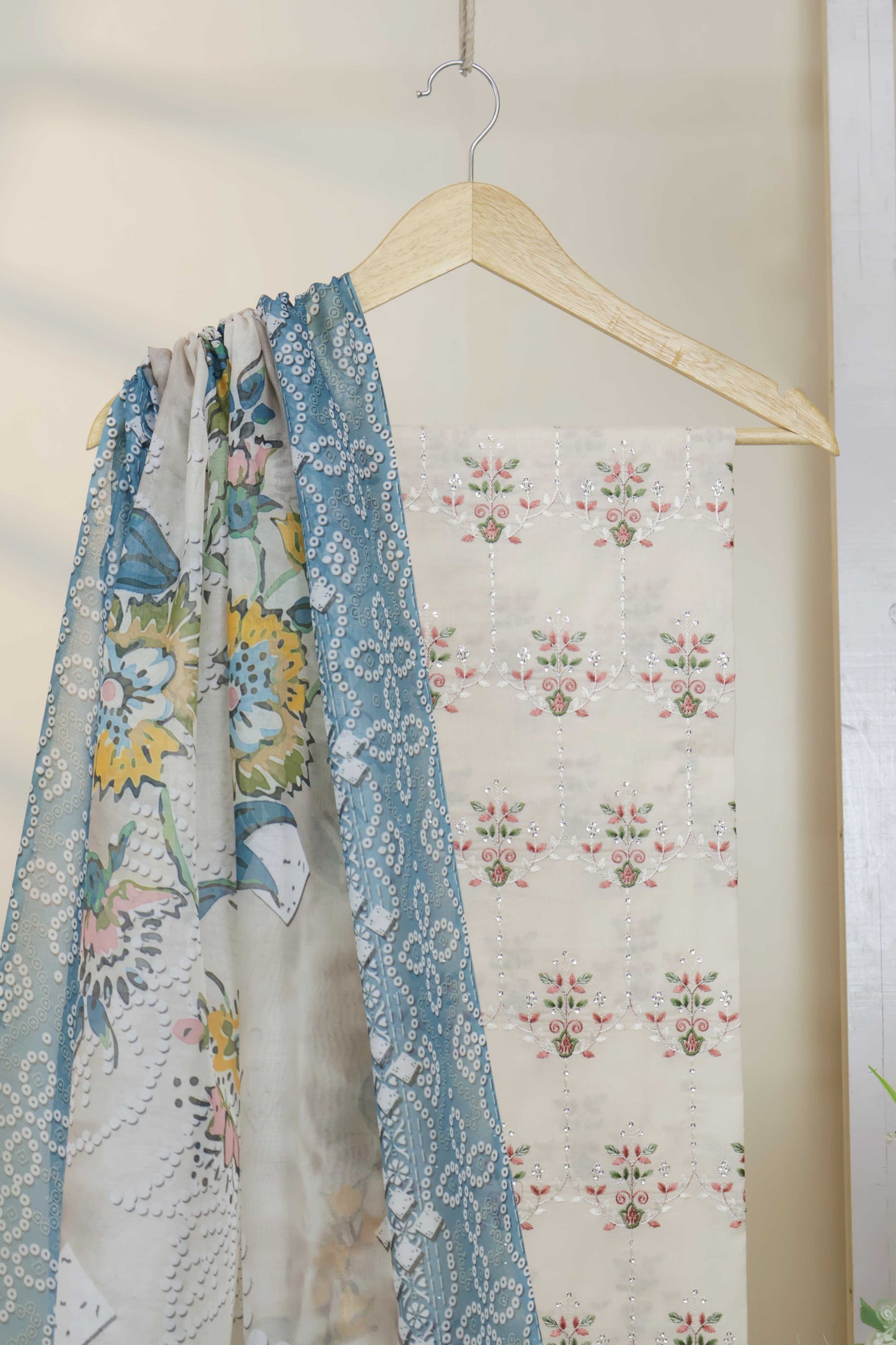 3Piece-Lawn Embroidered Suit V23WR07