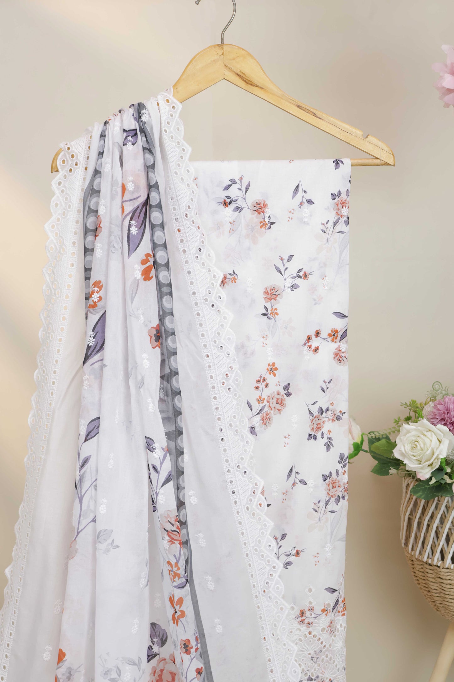 3Piece-Lawn Embroidered Suit V11WR05