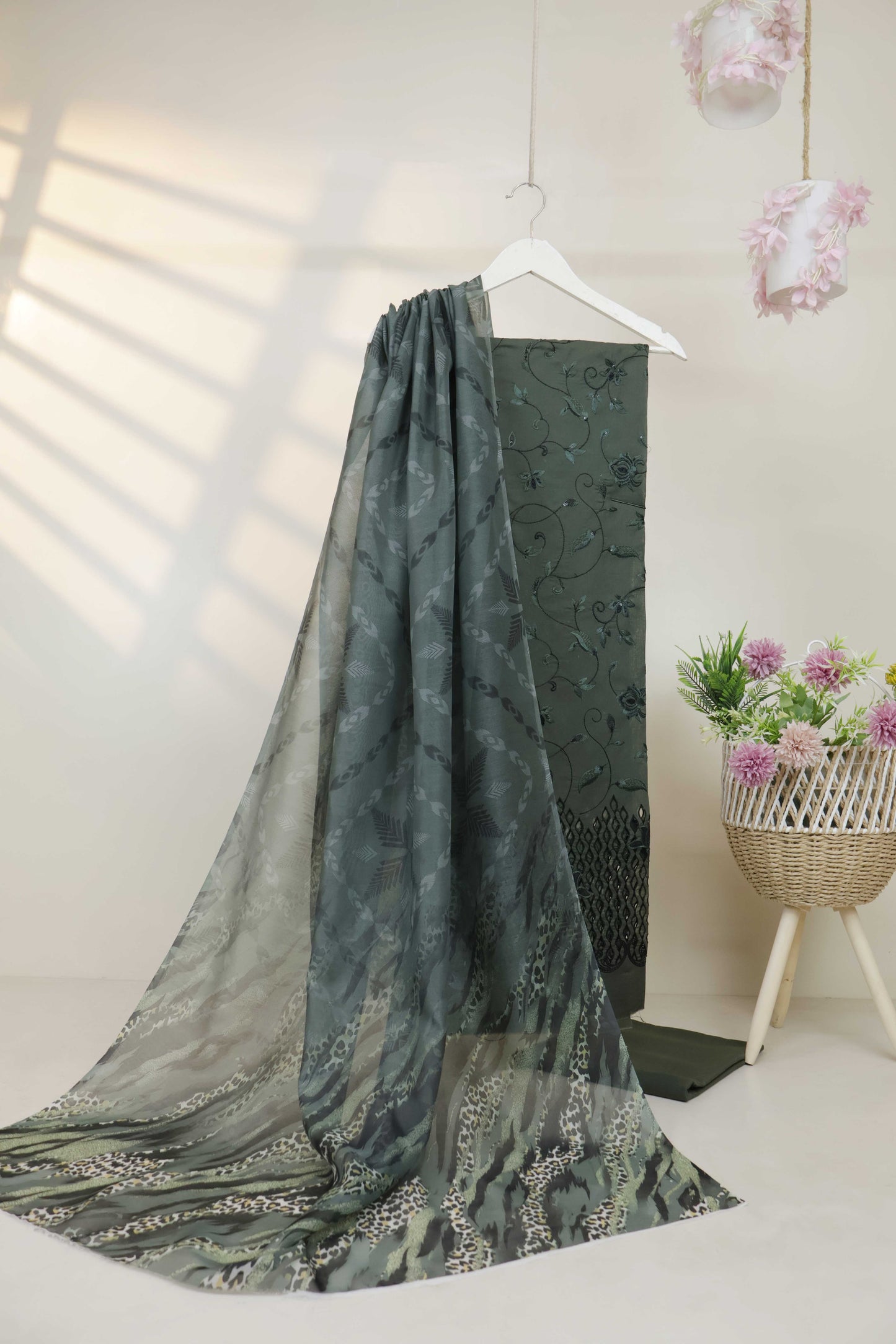 3Piece-Lawn Embroidered Suit V23WR02