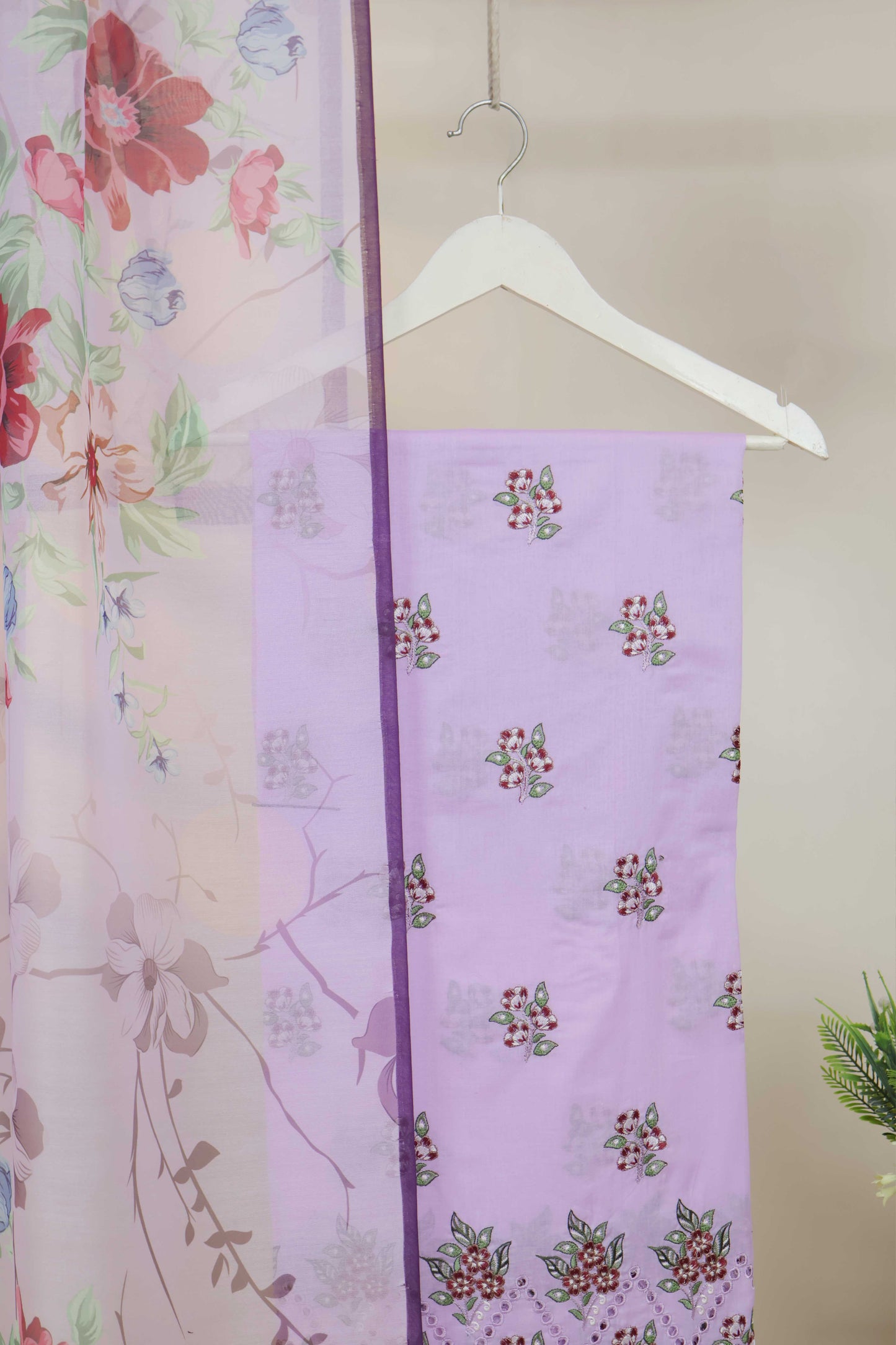3Piece-Lawn Embroidered Suit V23WR09
