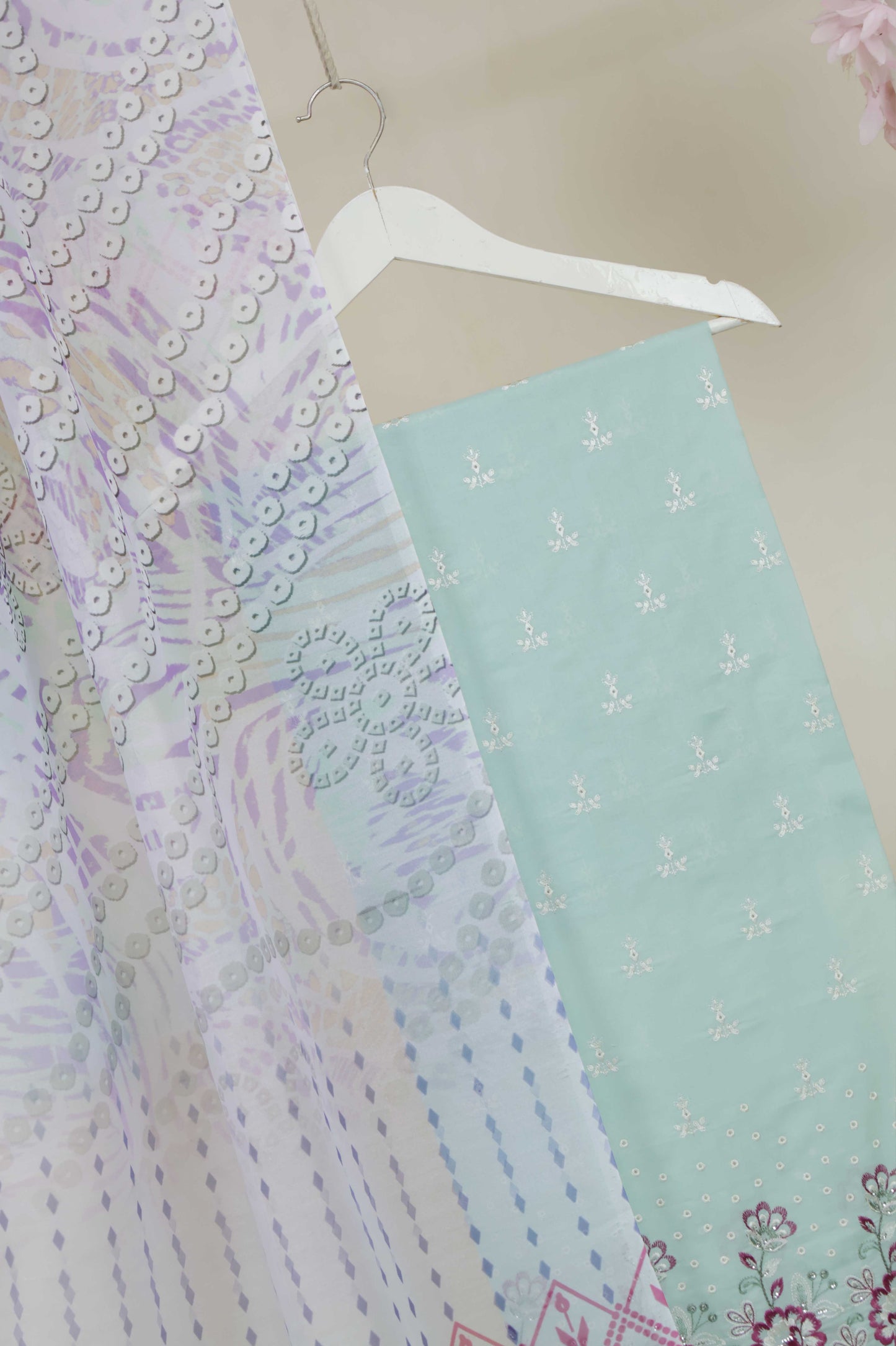 3Piece-Lawn Embroidered Suit V23WR03