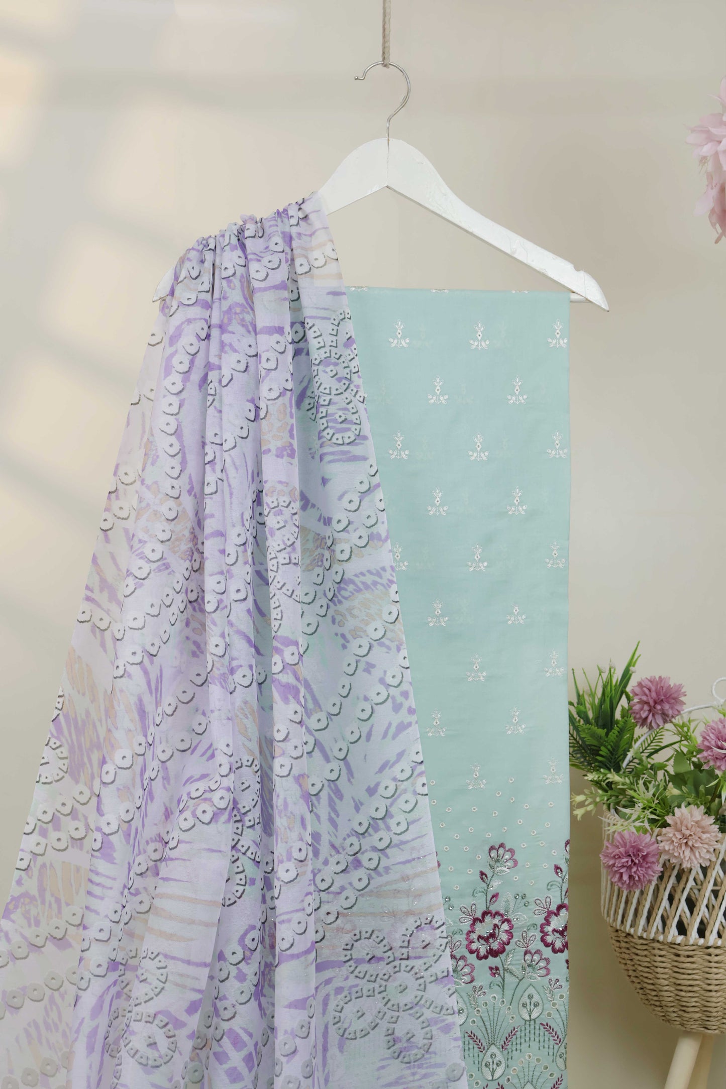3Piece-Lawn Embroidered Suit V23WR03