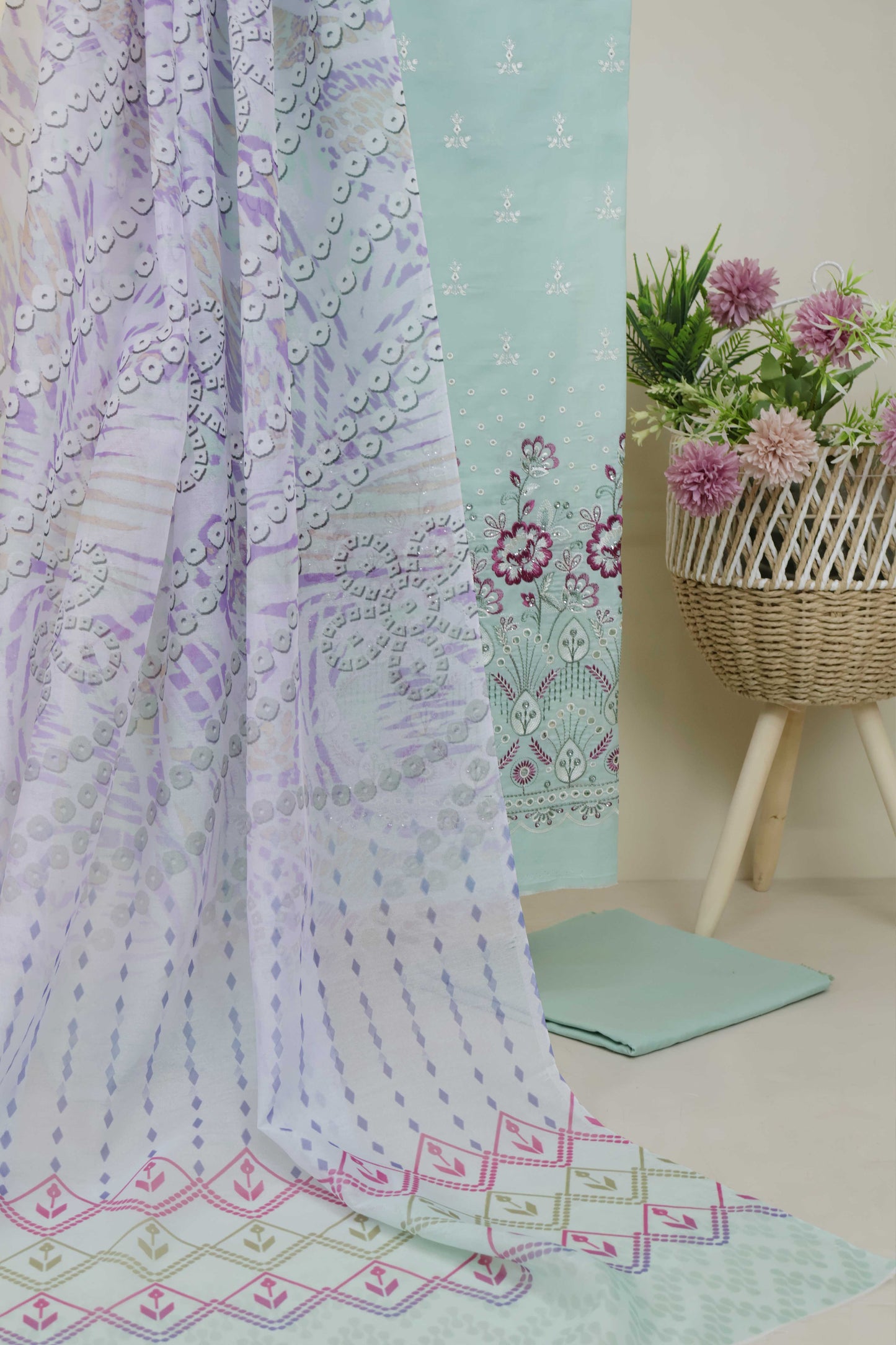 3Piece-Lawn Embroidered Suit V23WR03