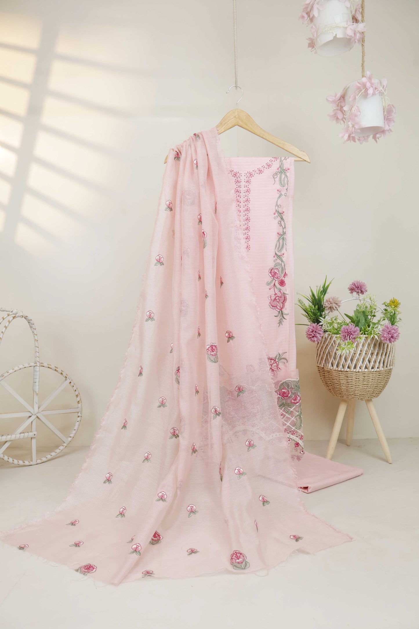 3Piece-Lawn Embroidered Suit V22WR02