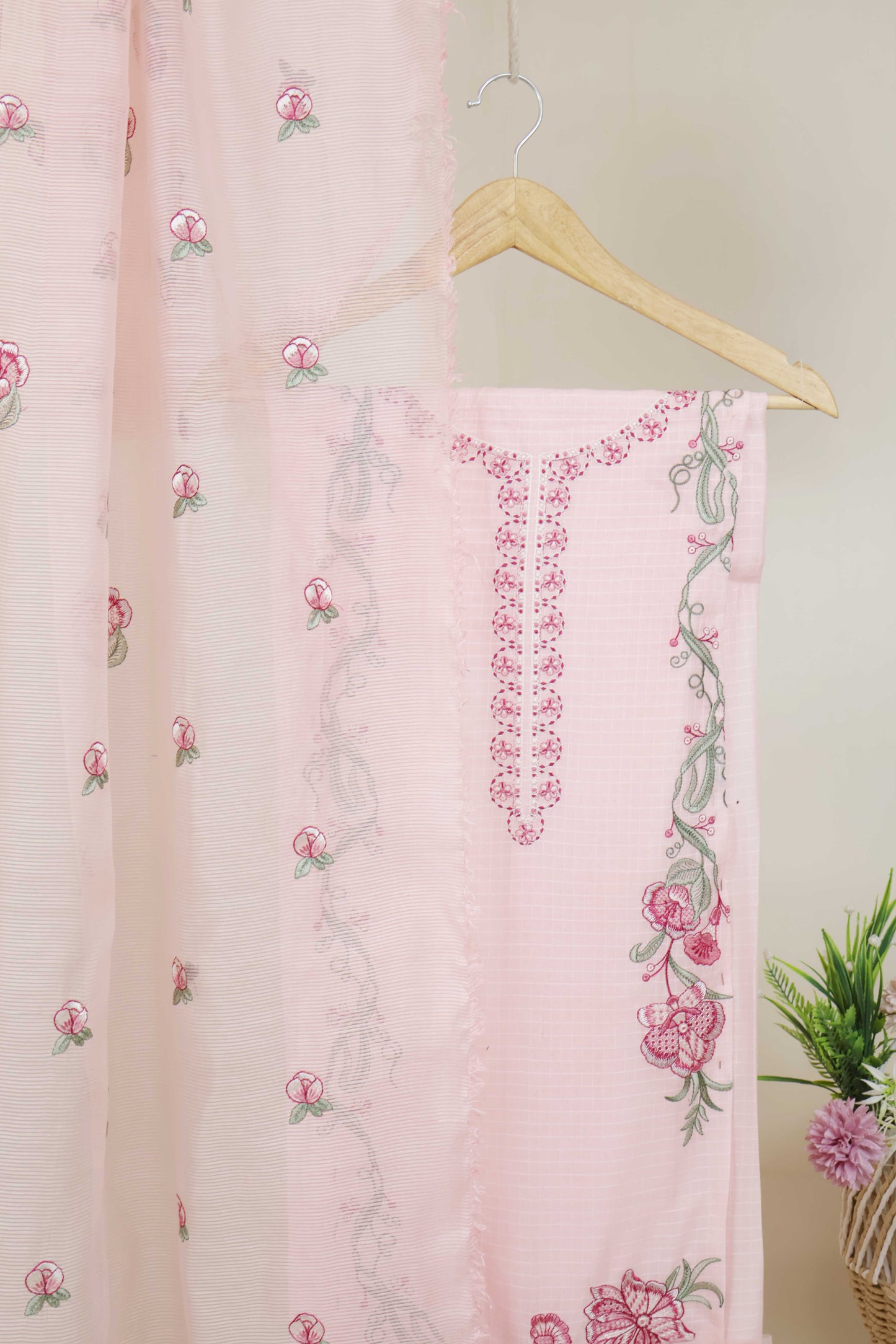 3Piece-Lawn Embroidered Suit V22WR02