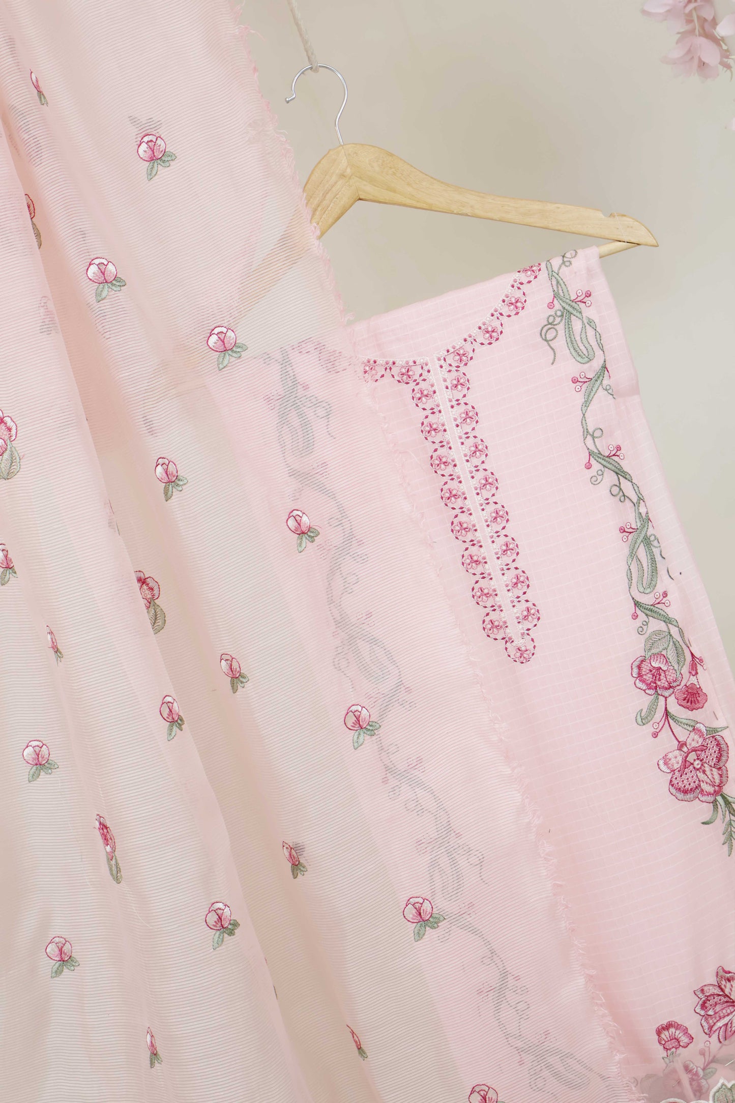 3Piece-Lawn Embroidered Suit V22WR02