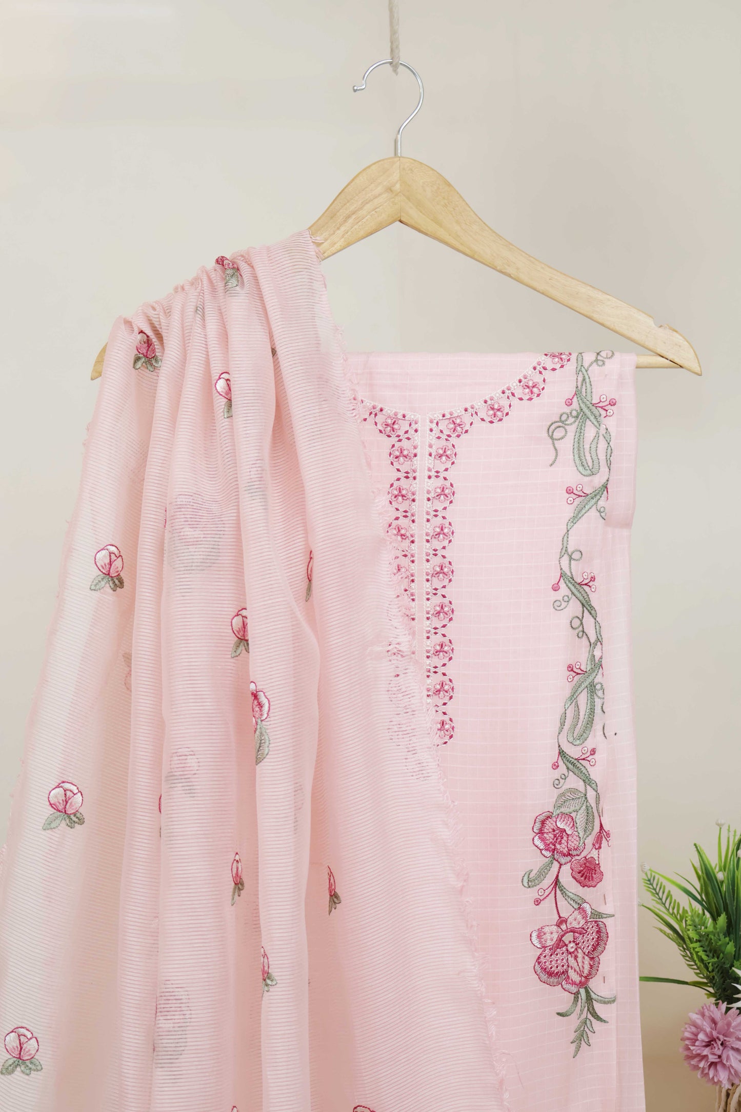 3Piece-Lawn Embroidered Suit V22WR02
