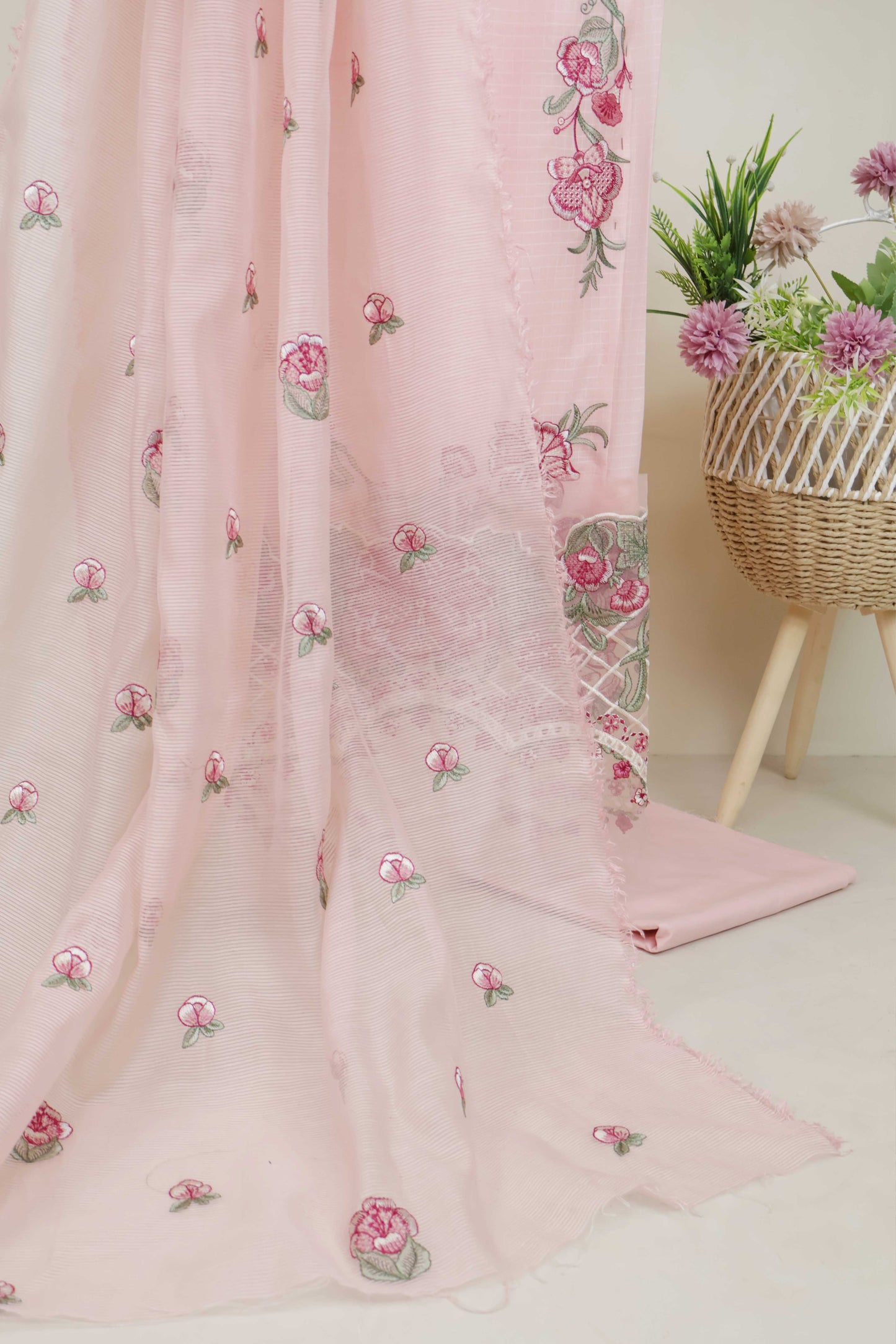 3Piece-Lawn Embroidered Suit V22WR02