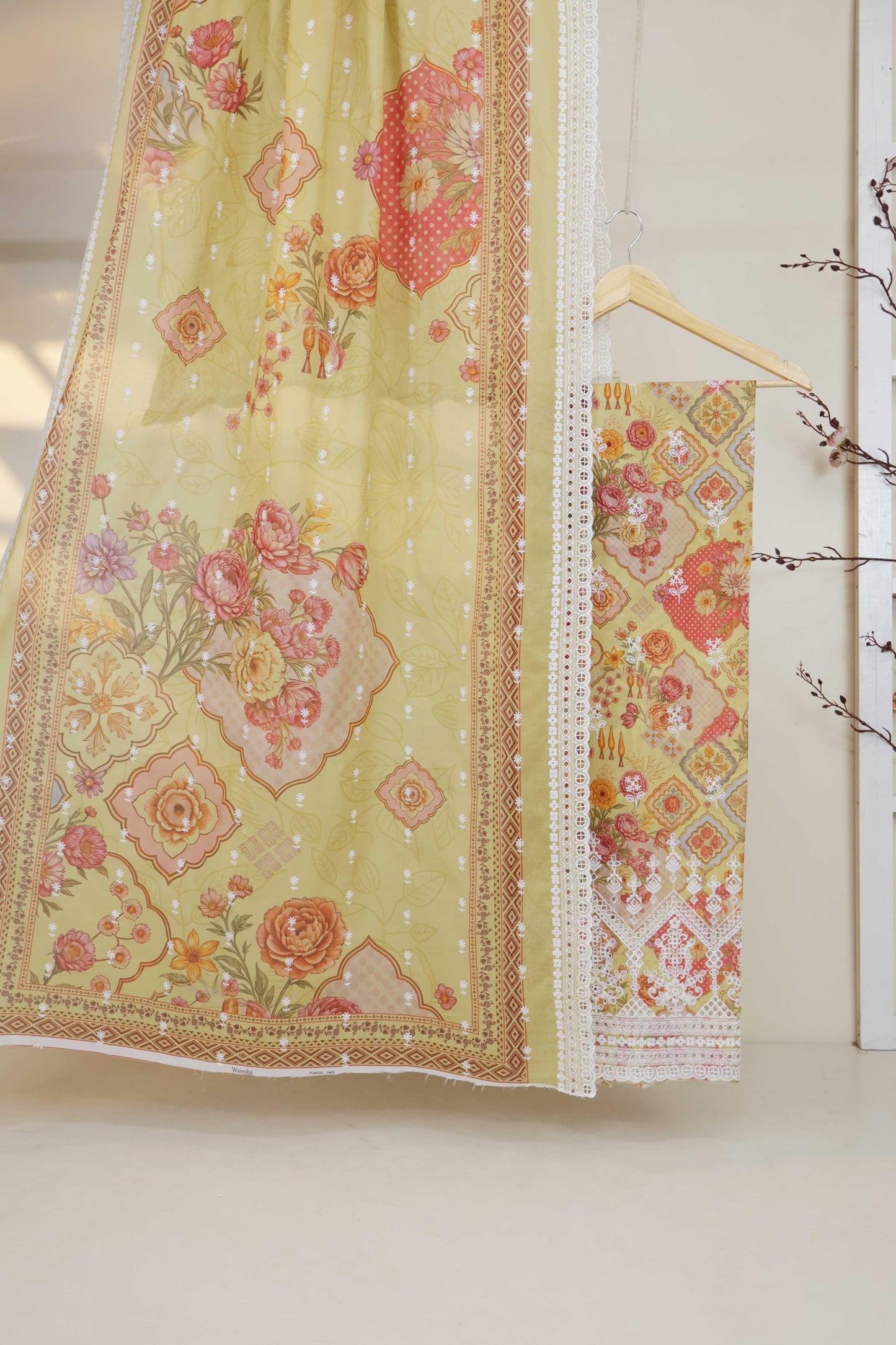 3Piece-Lawn Embroidered Suit V32WR07