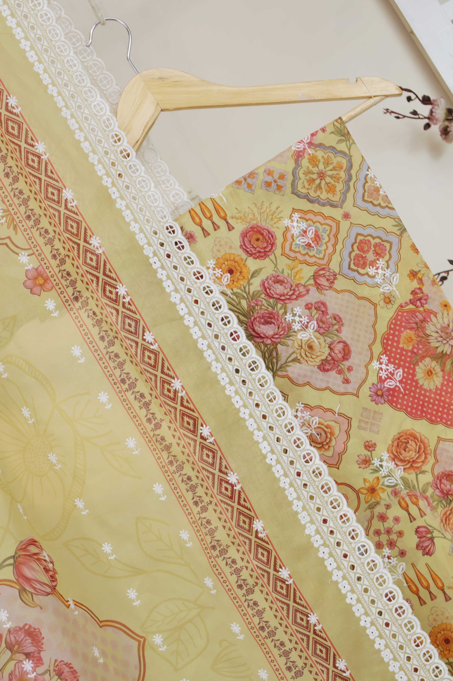3Piece-Lawn Embroidered Suit V32WR07