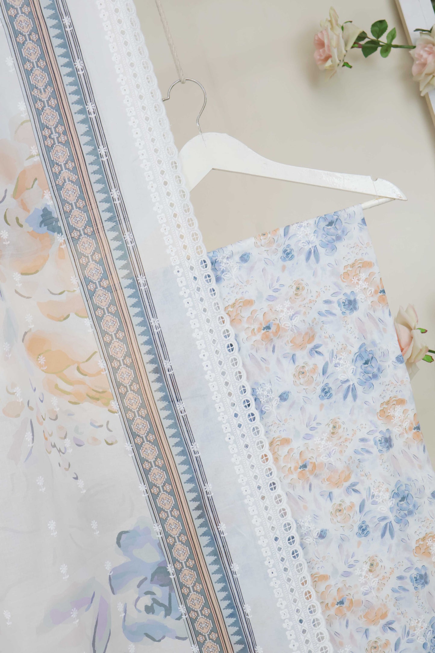 3Piece-Lawn Embroidered Suit V32WR03