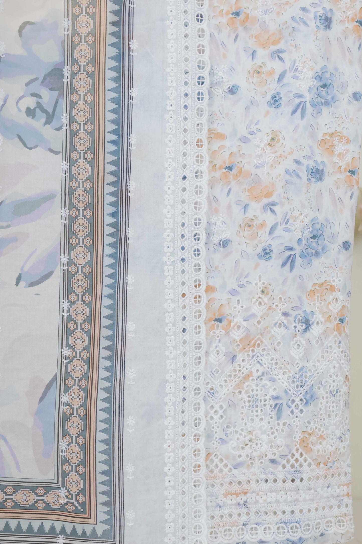 3Piece-Lawn Embroidered Suit V32WR03