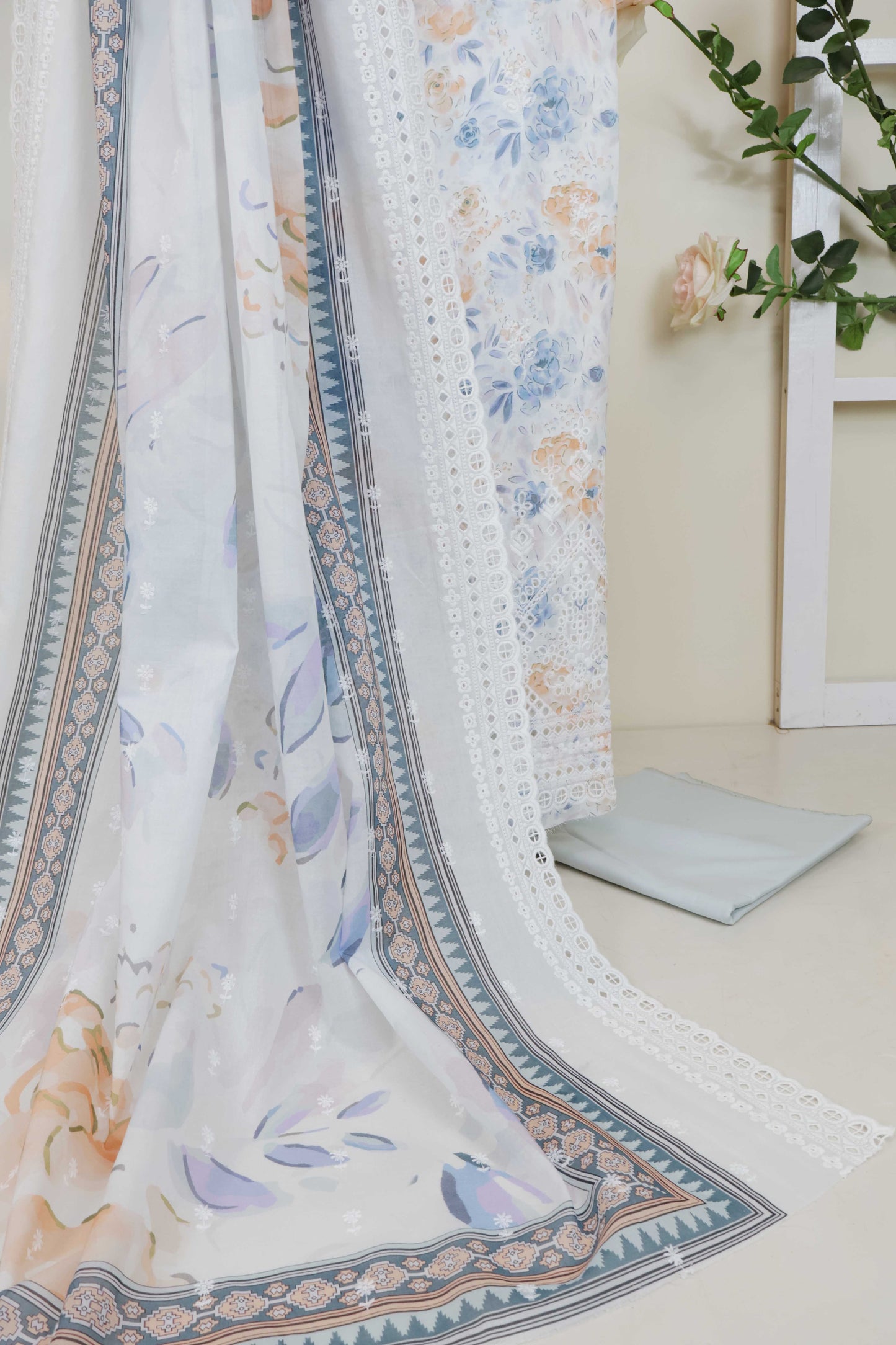 3Piece-Lawn Embroidered Suit V32WR03