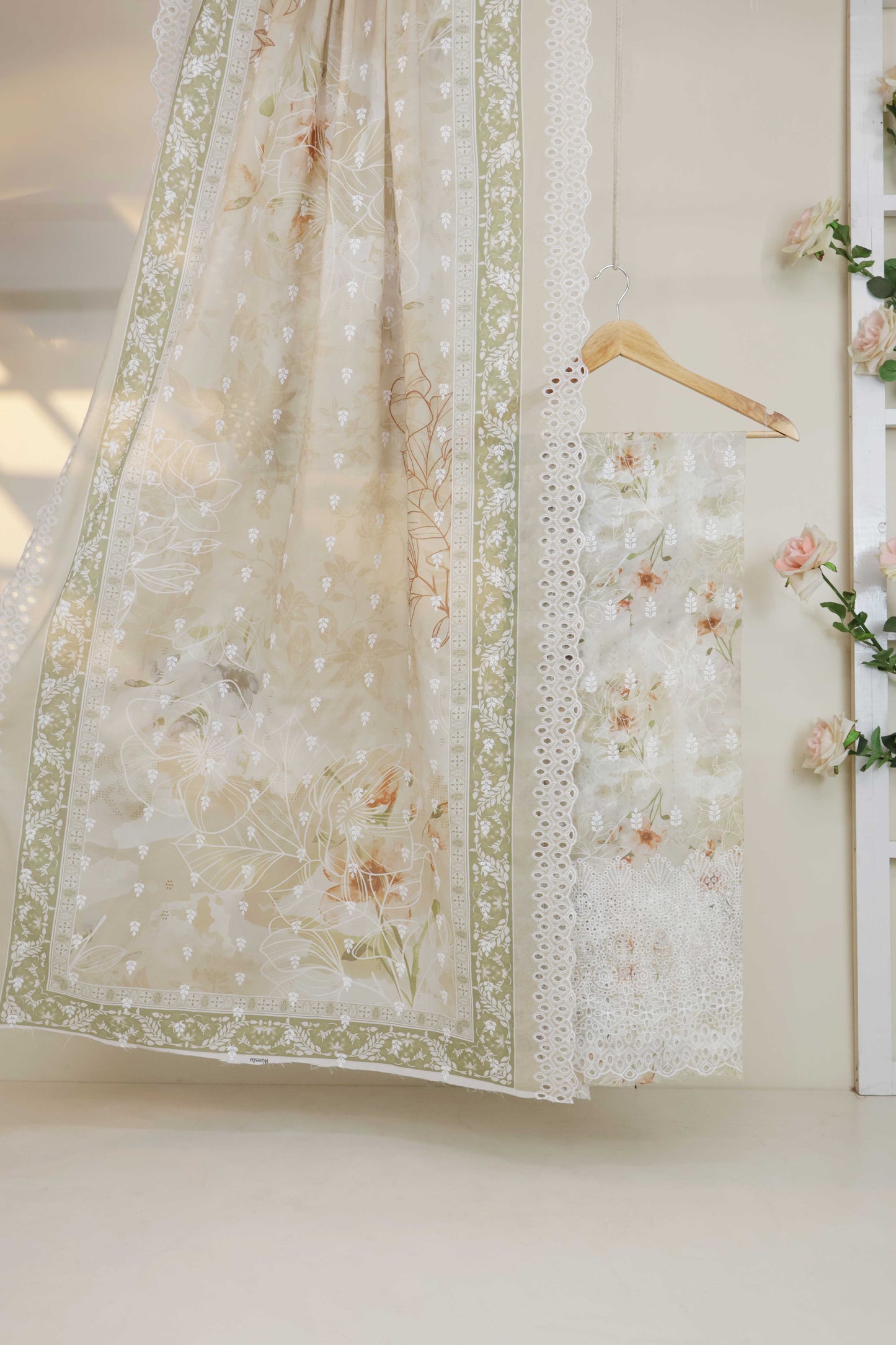 3Piece-Lawn Embroidered Suit V32WR10