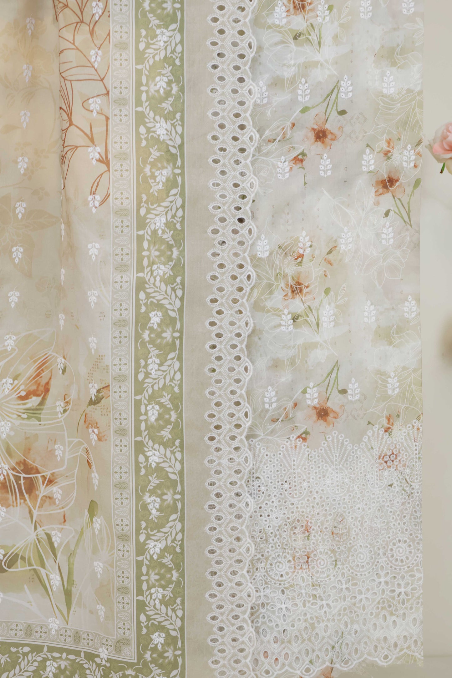 3Piece-Lawn Embroidered Suit V32WR10