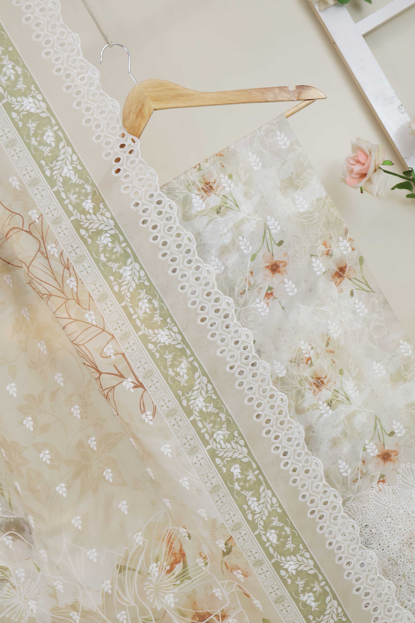 3Piece-Lawn Embroidered Suit V32WR10