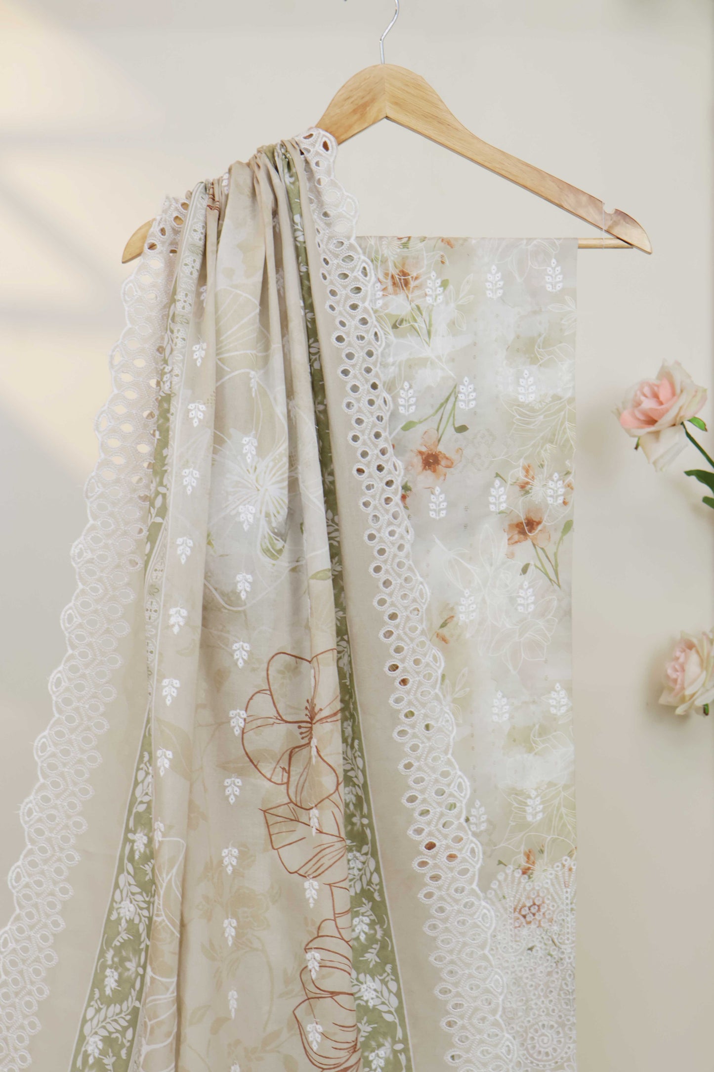 3Piece-Lawn Embroidered Suit V32WR10