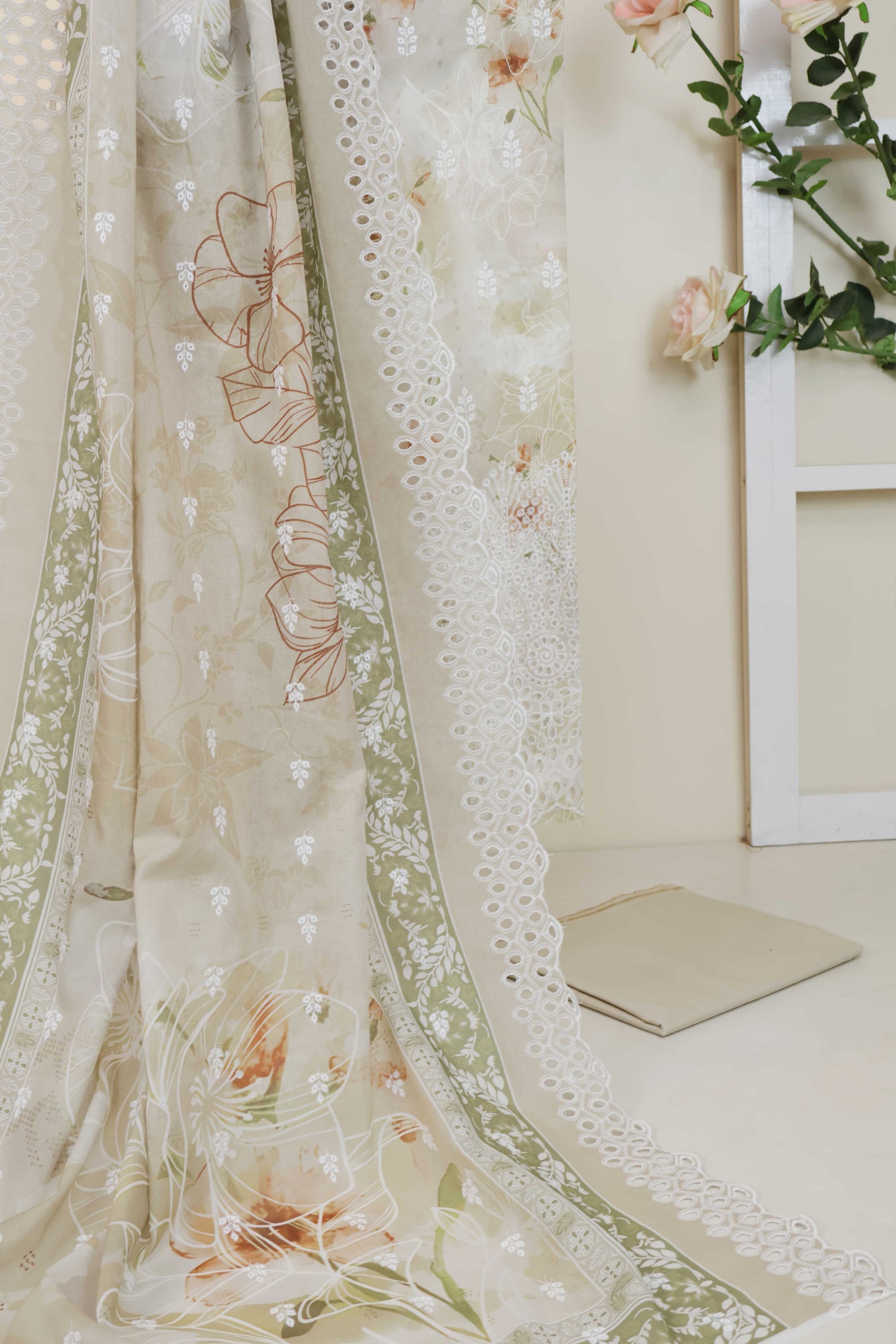 3Piece-Lawn Embroidered Suit V32WR10