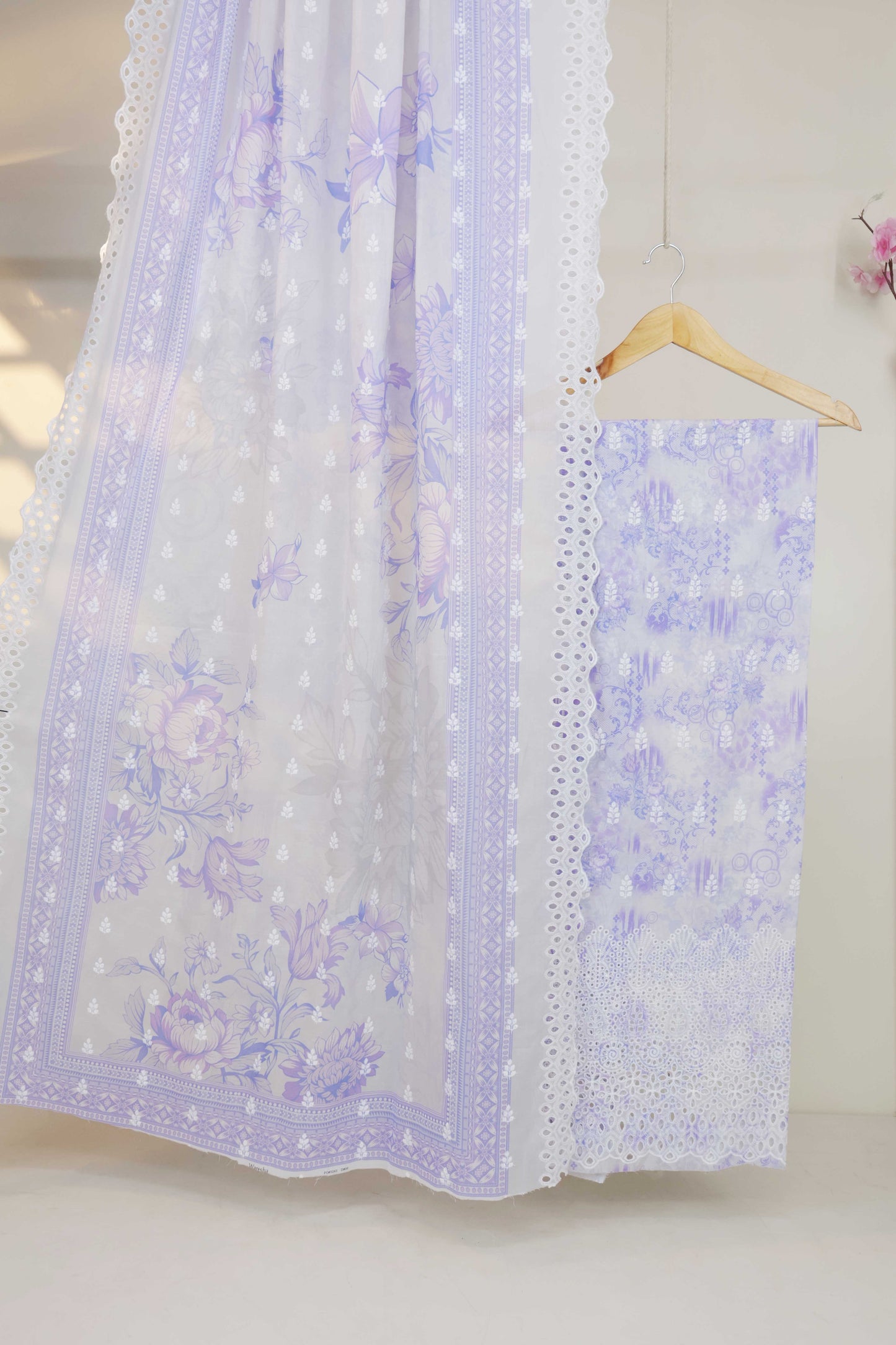 3Piece-Lawn Embroidered Suit V32WR05