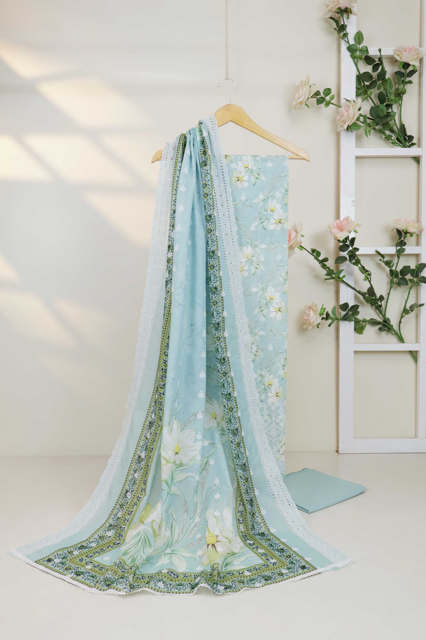 3Piece-Lawn Embroidered Suit V32WR04