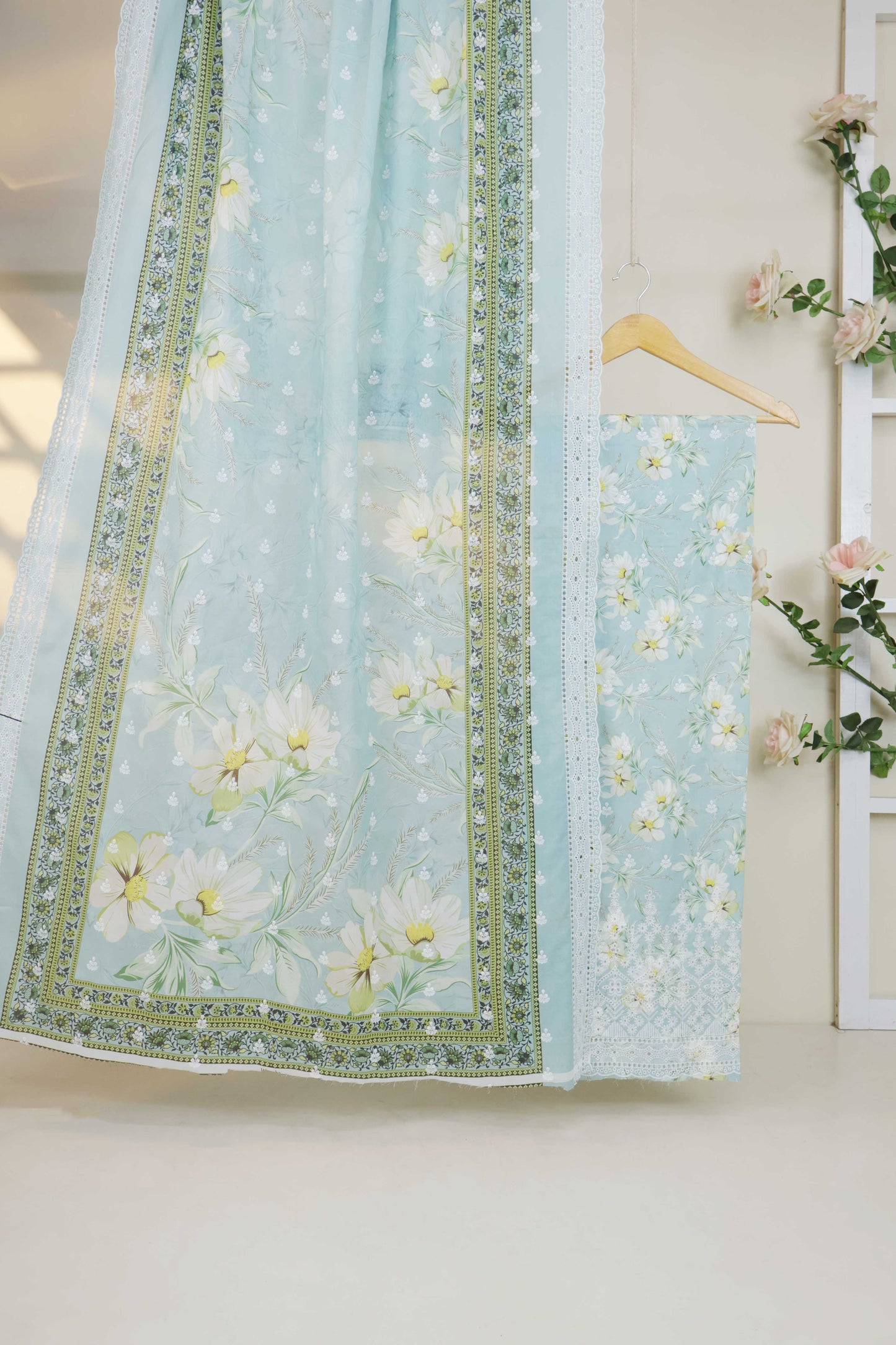 3Piece-Lawn Embroidered Suit V32WR04