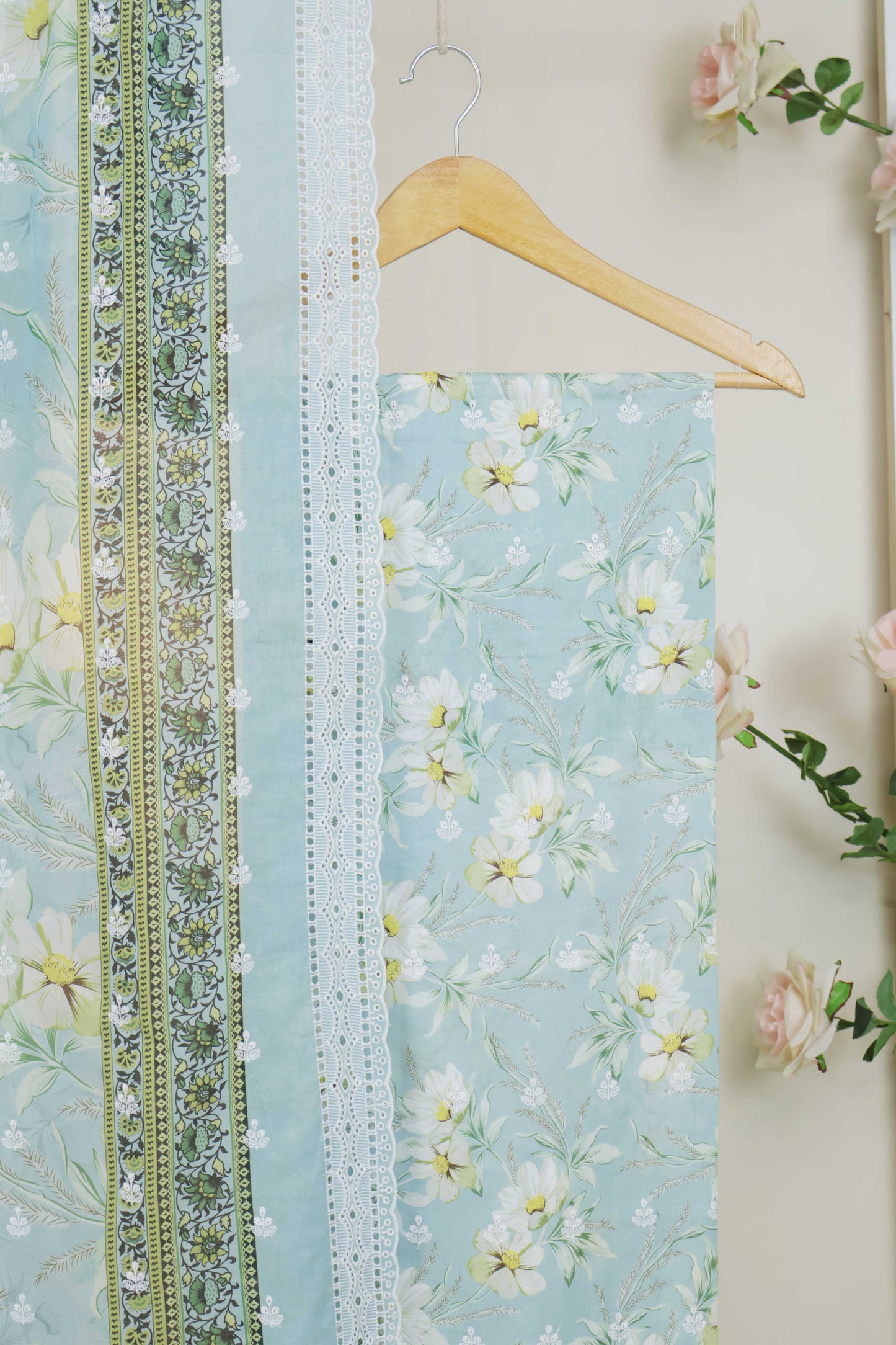 3Piece-Lawn Embroidered Suit V32WR04