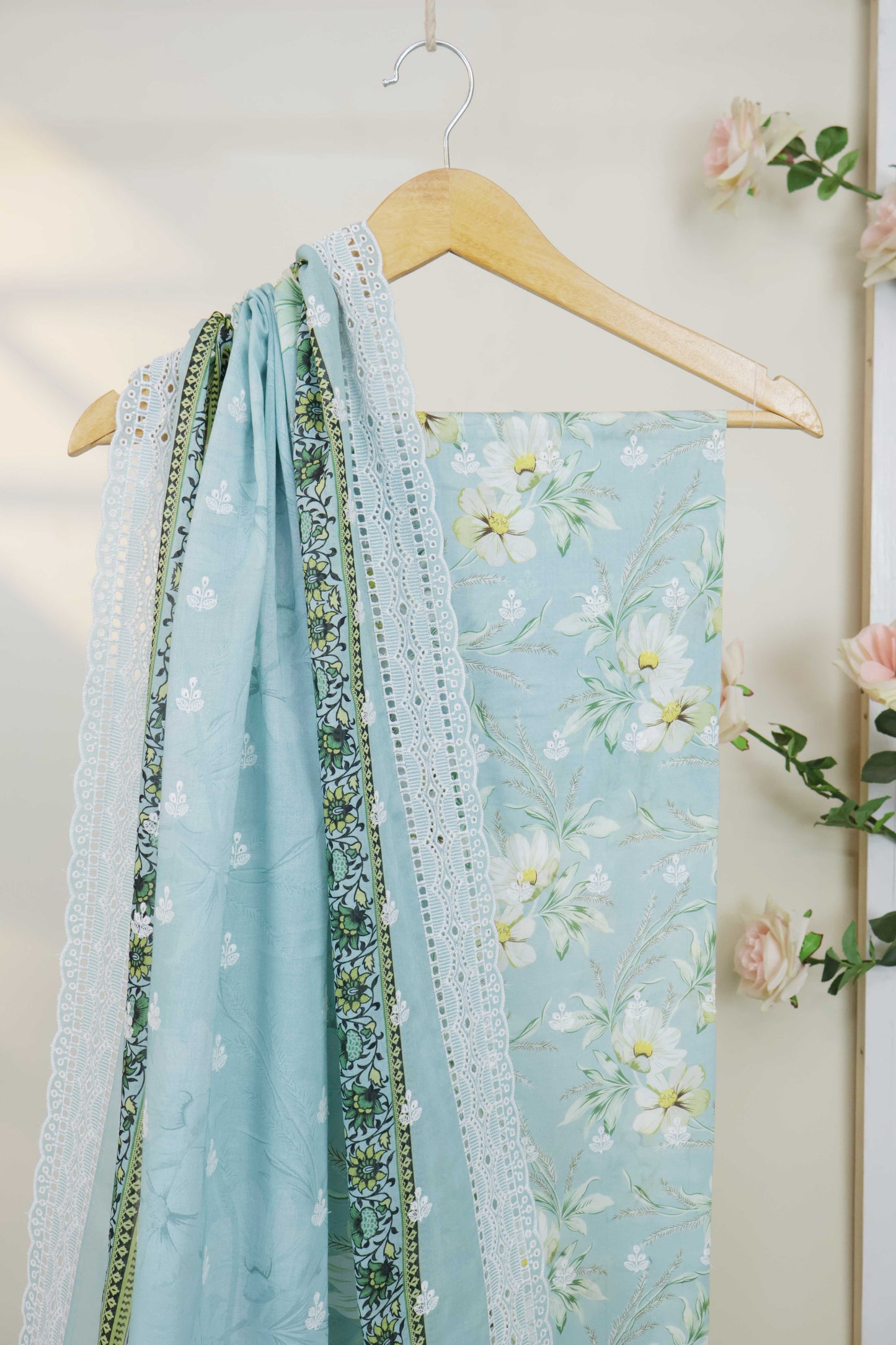 3Piece-Lawn Embroidered Suit V32WR04