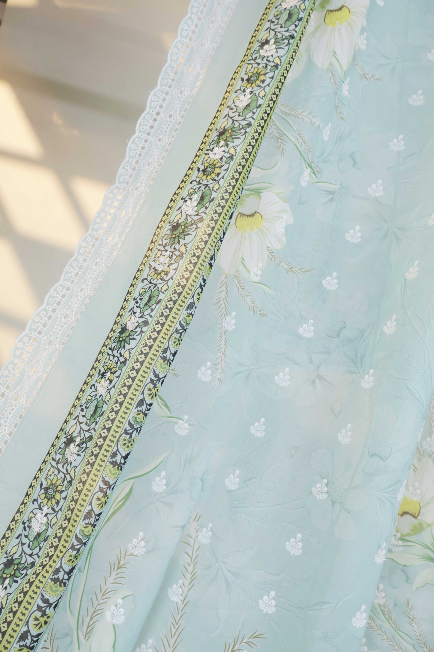 3Piece-Lawn Embroidered Suit V32WR04