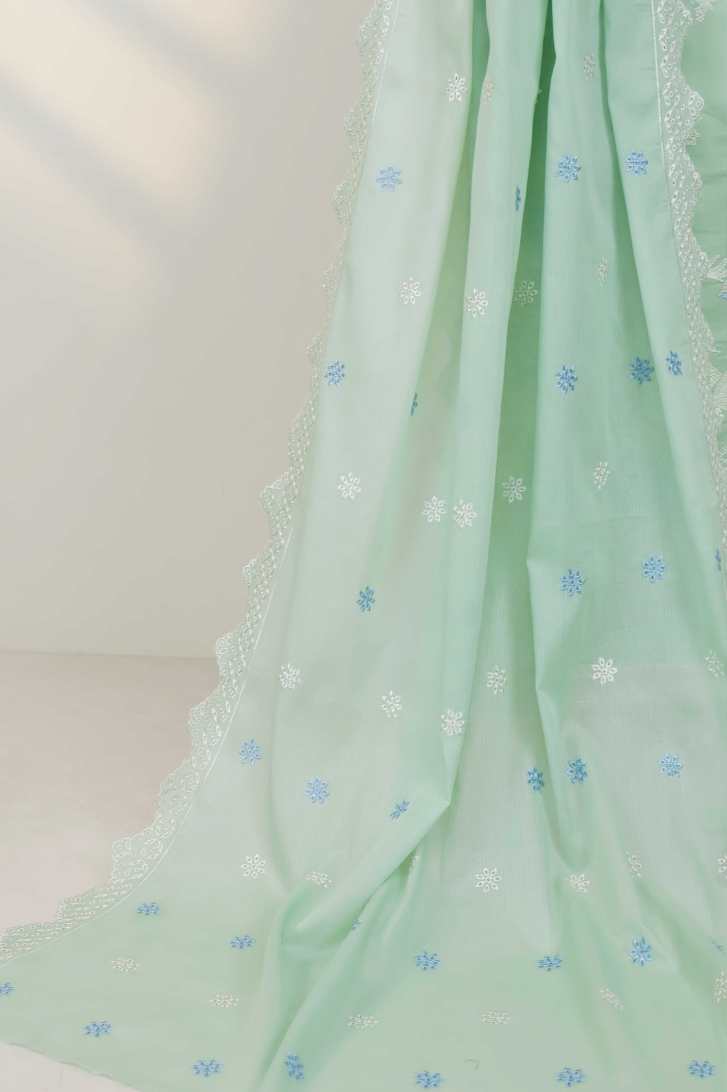 3Piece-Lawn Embroidered Suit V34WR06