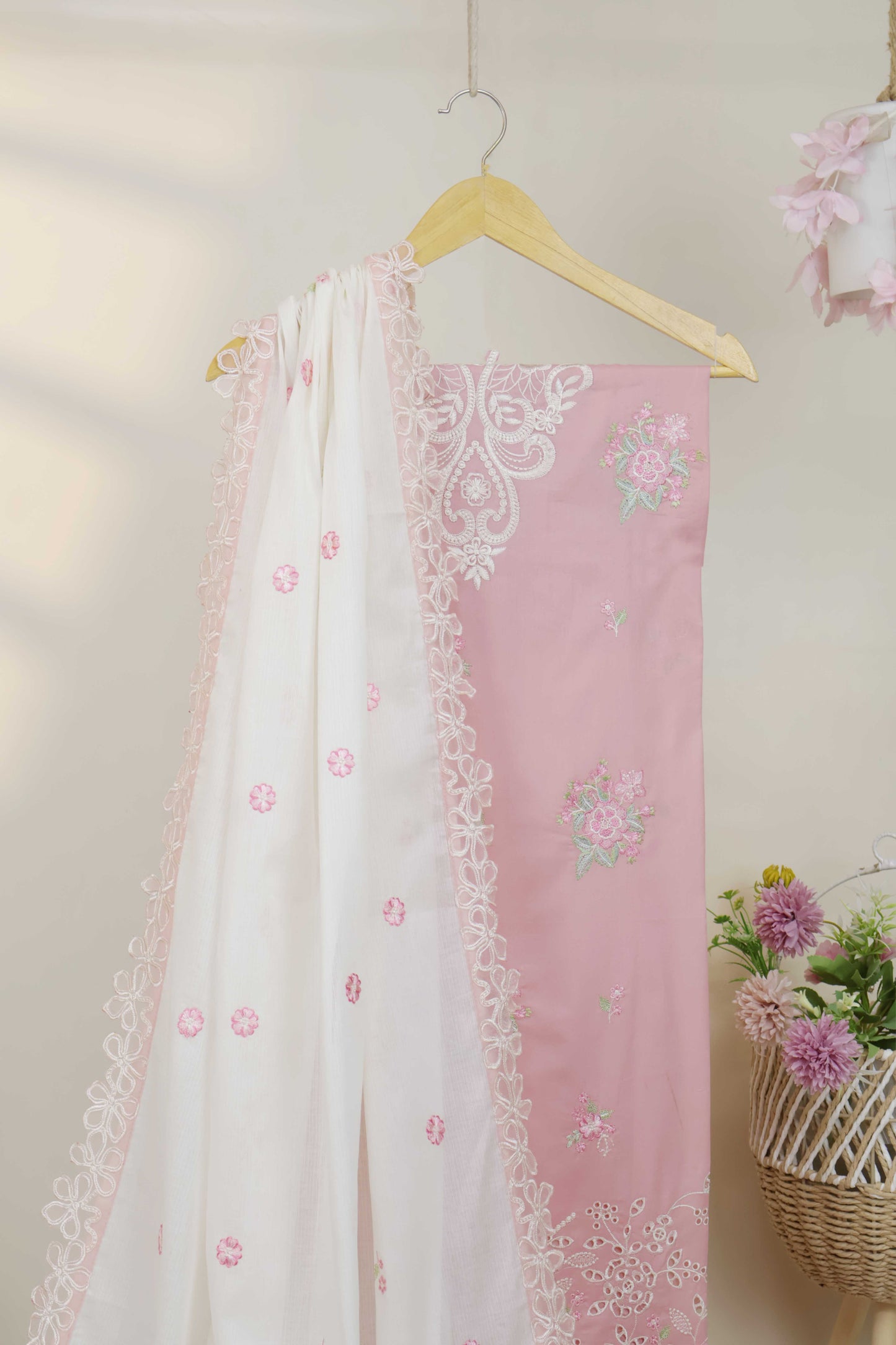 3Piece-Lawn Embroidered Suit V34WR07