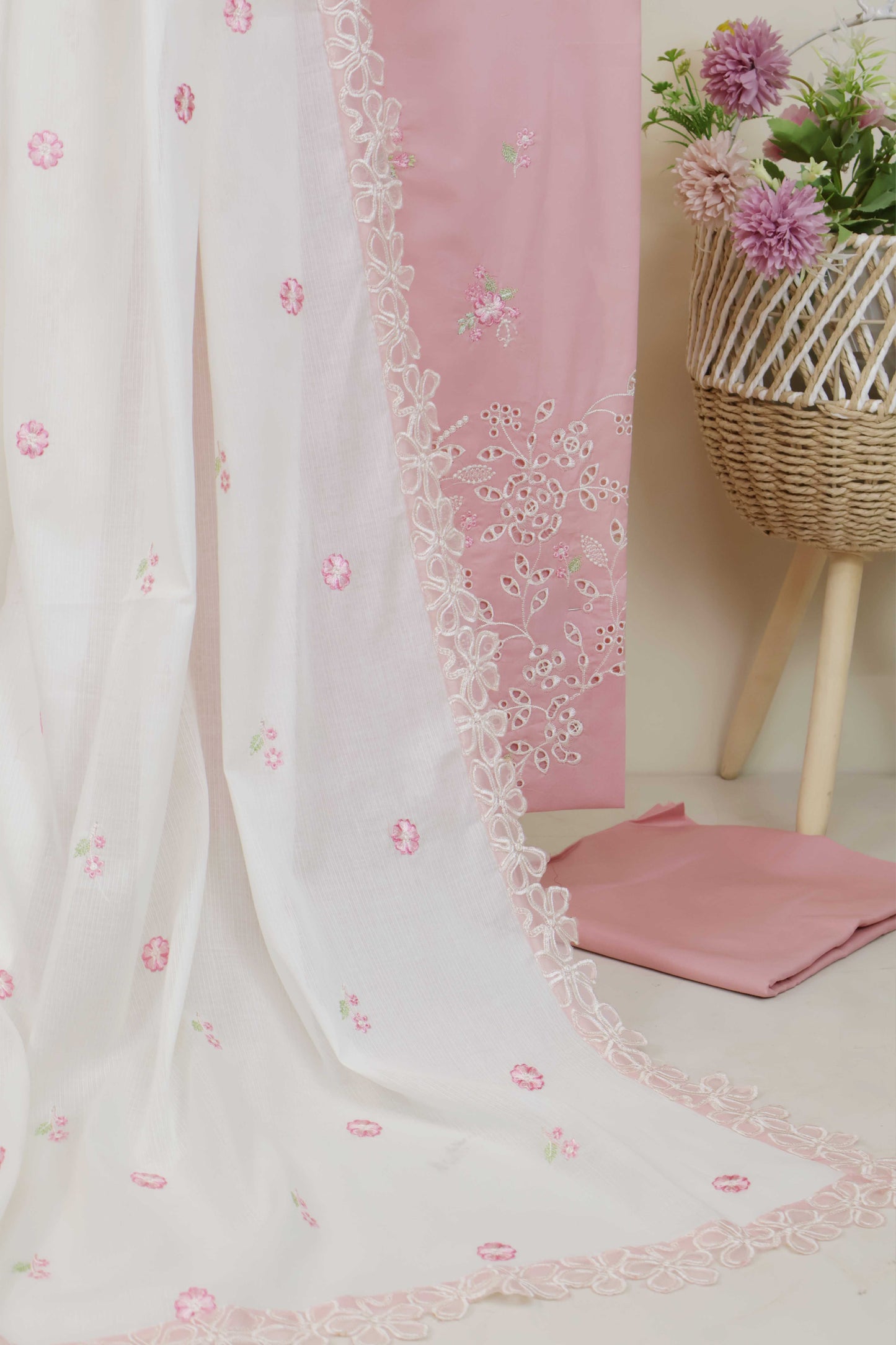 3Piece-Lawn Embroidered Suit V34WR07