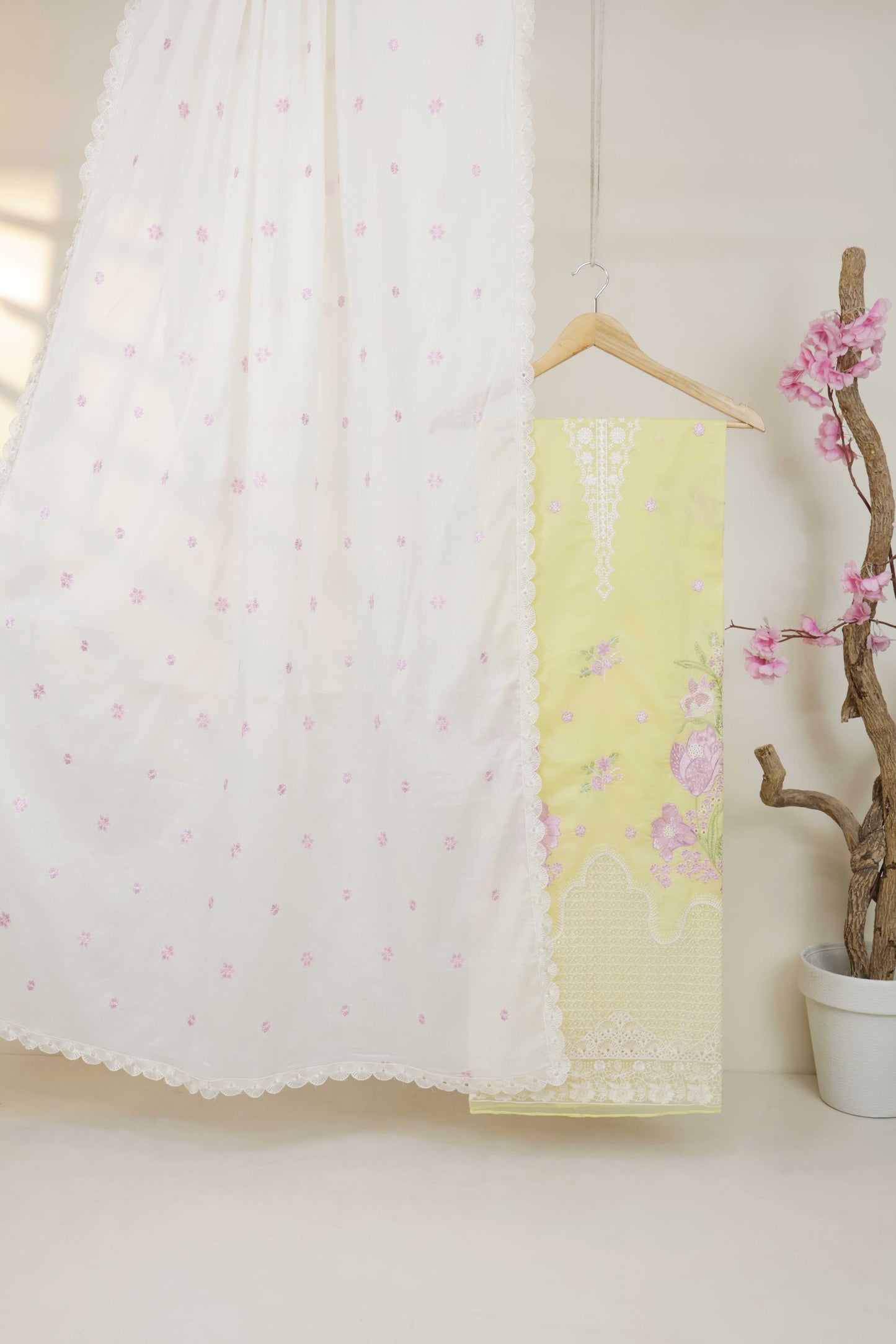 3Piece-Lawn Embroidered Suit V34WR01