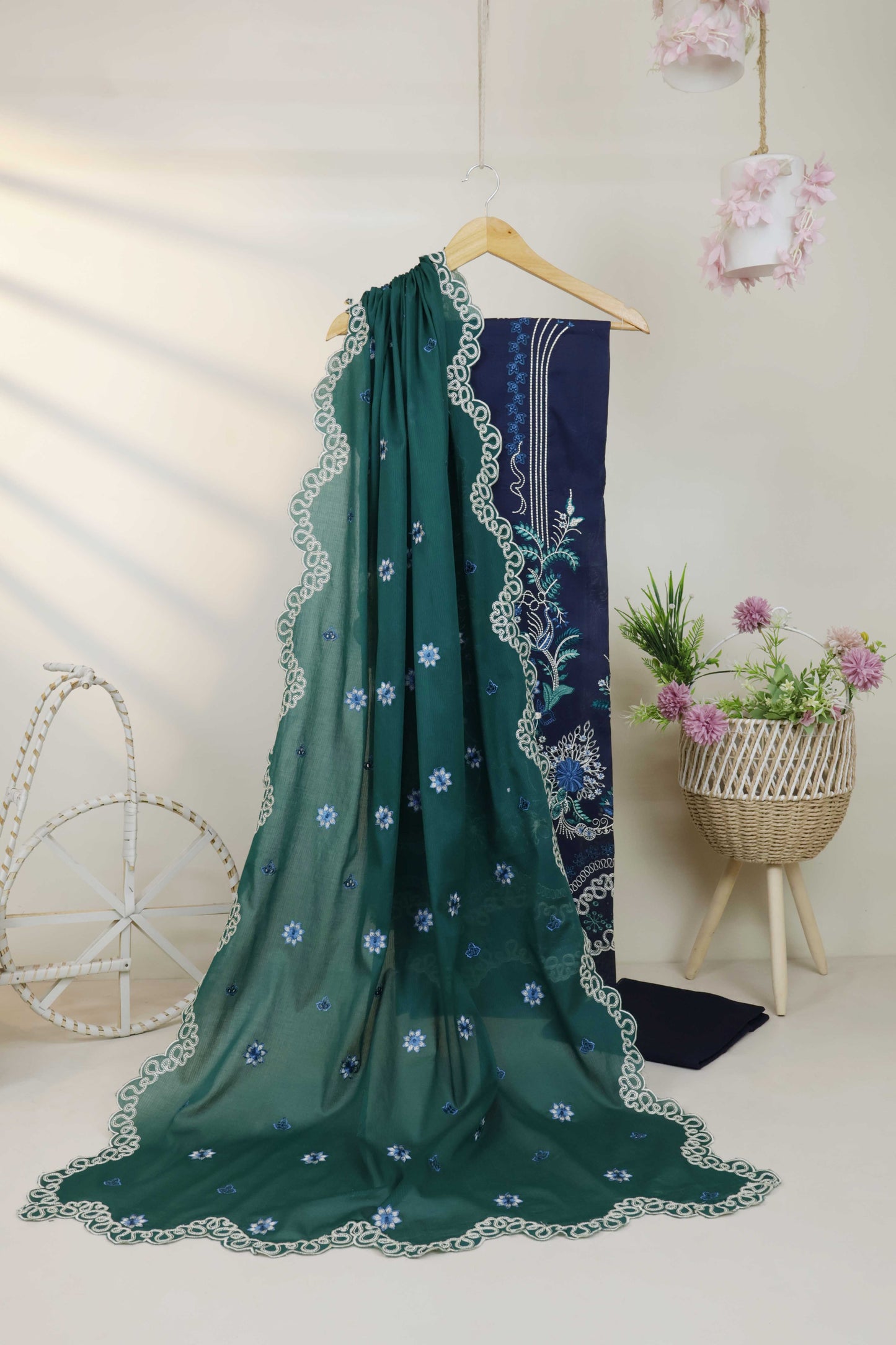 3Piece-Lawn Embroidered Suit V34WR08