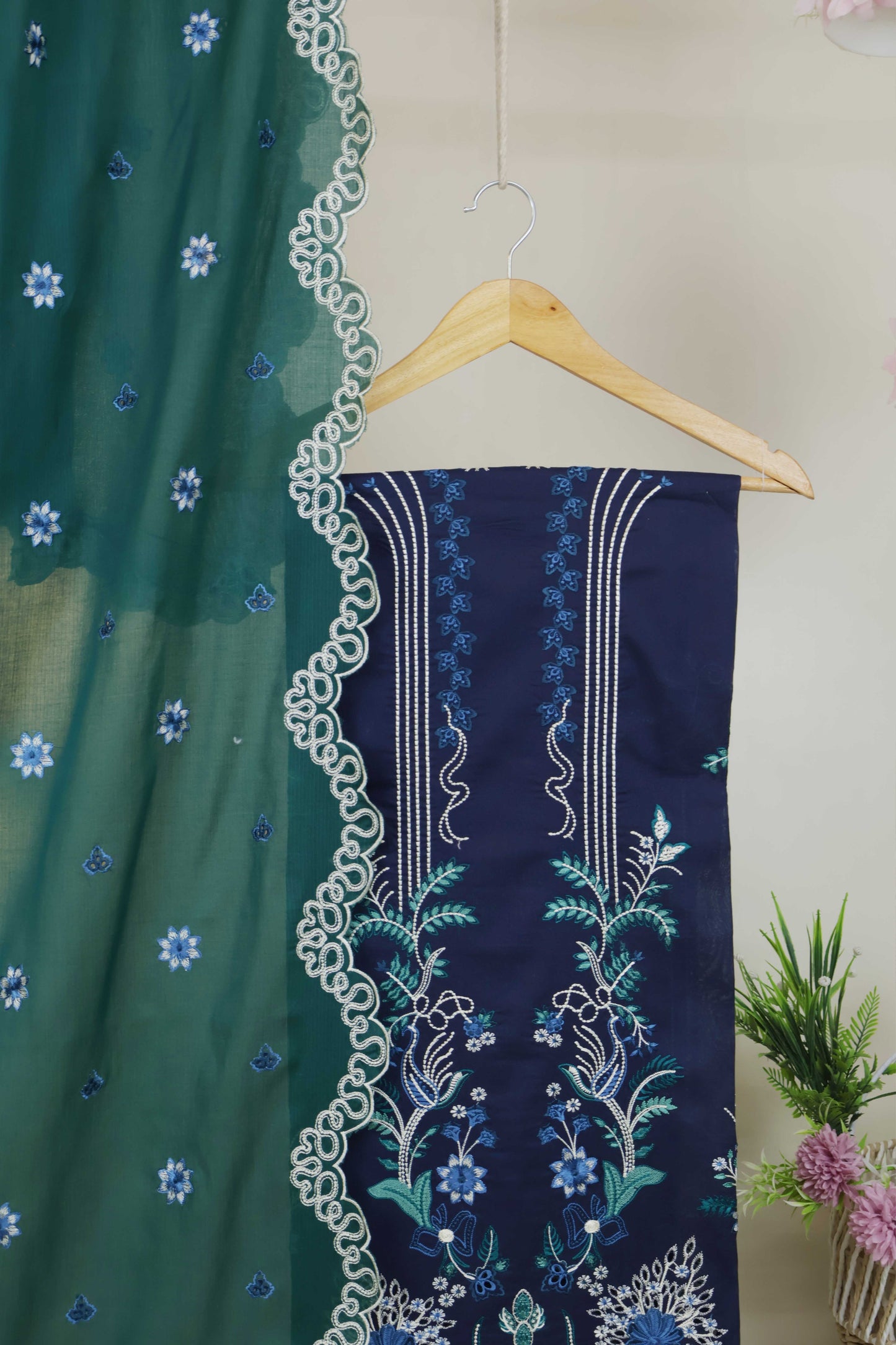 3Piece-Lawn Embroidered Suit V34WR08