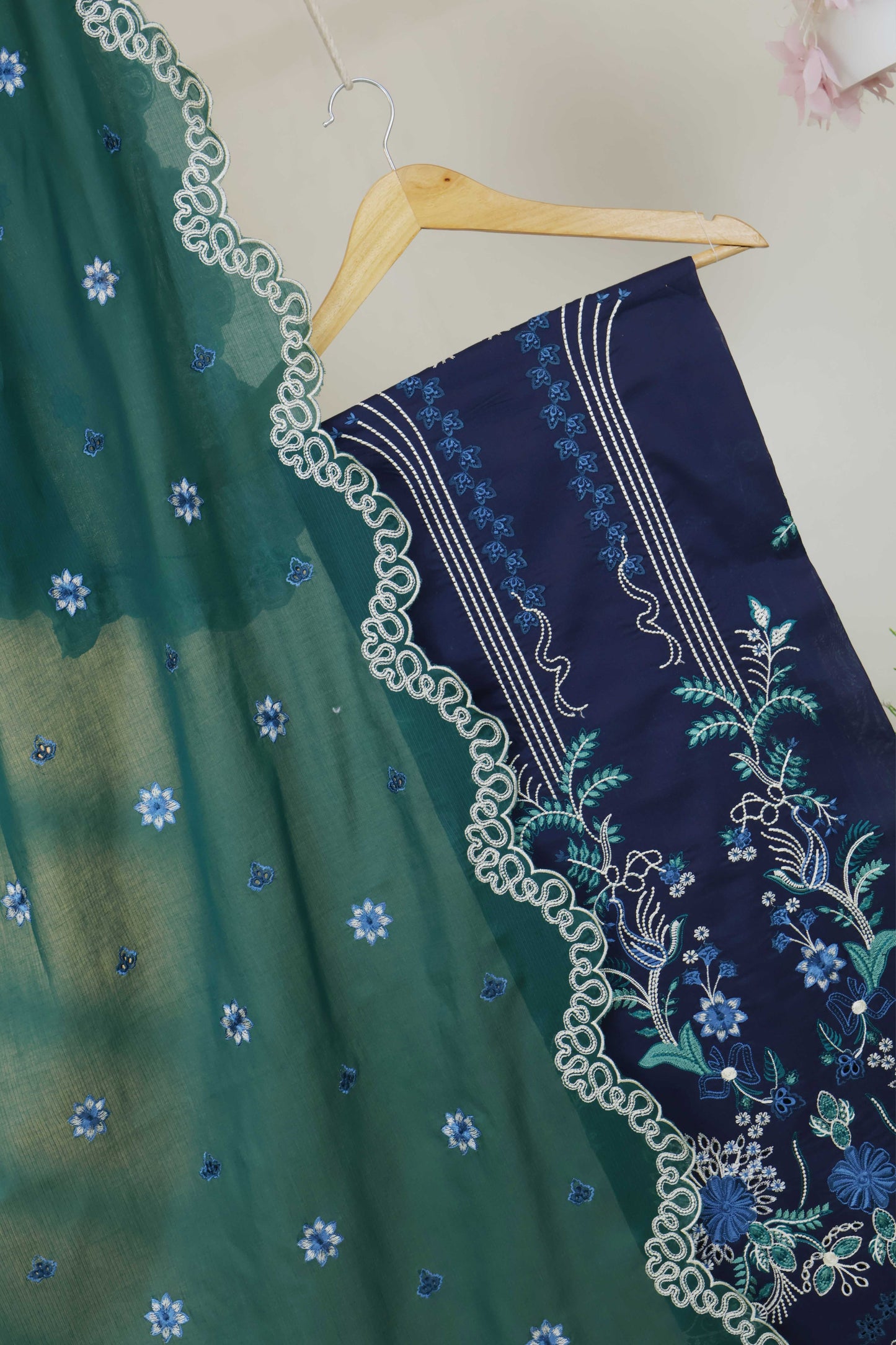 3Piece-Lawn Embroidered Suit V34WR08