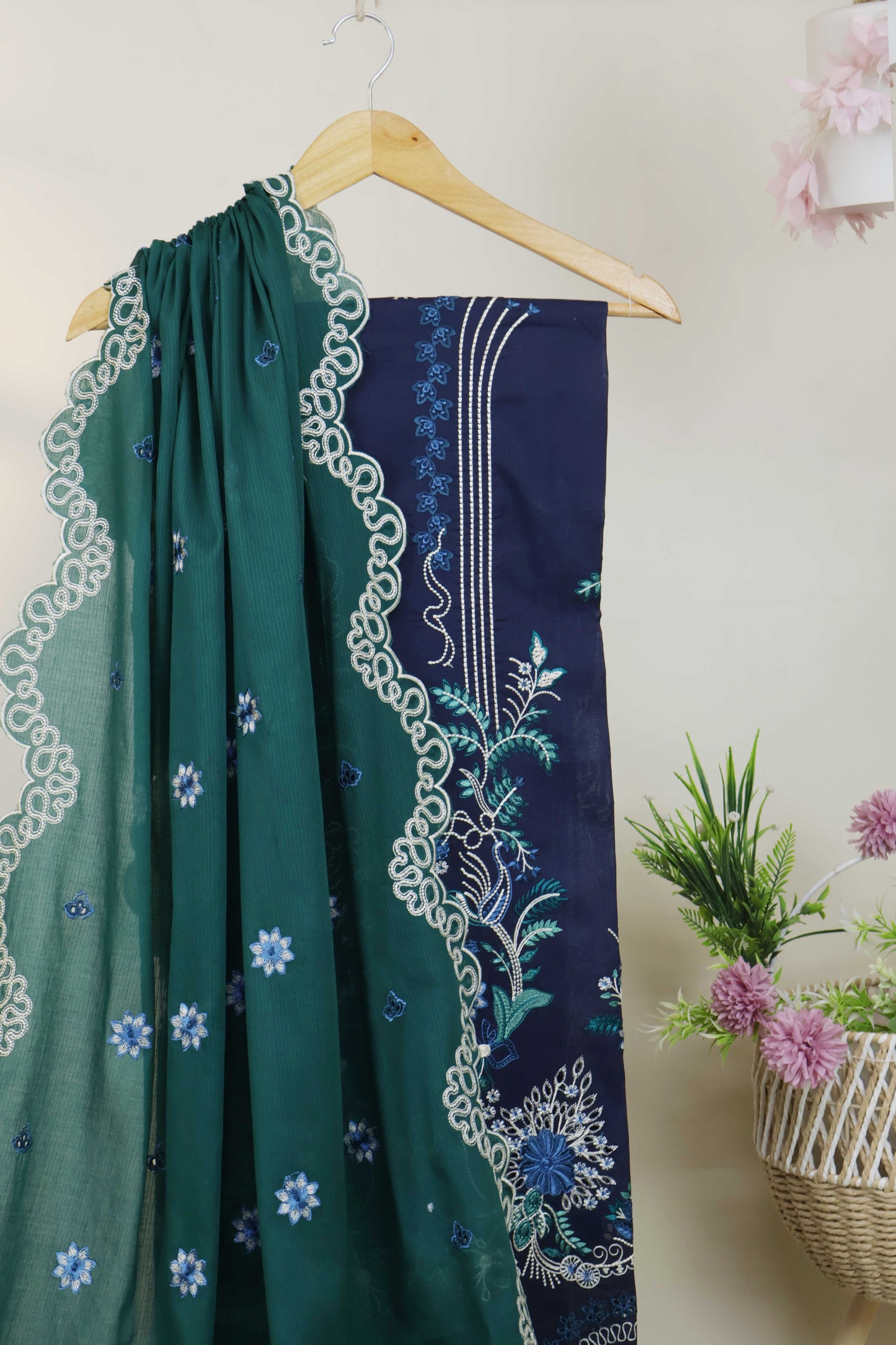 3Piece-Lawn Embroidered Suit V34WR08