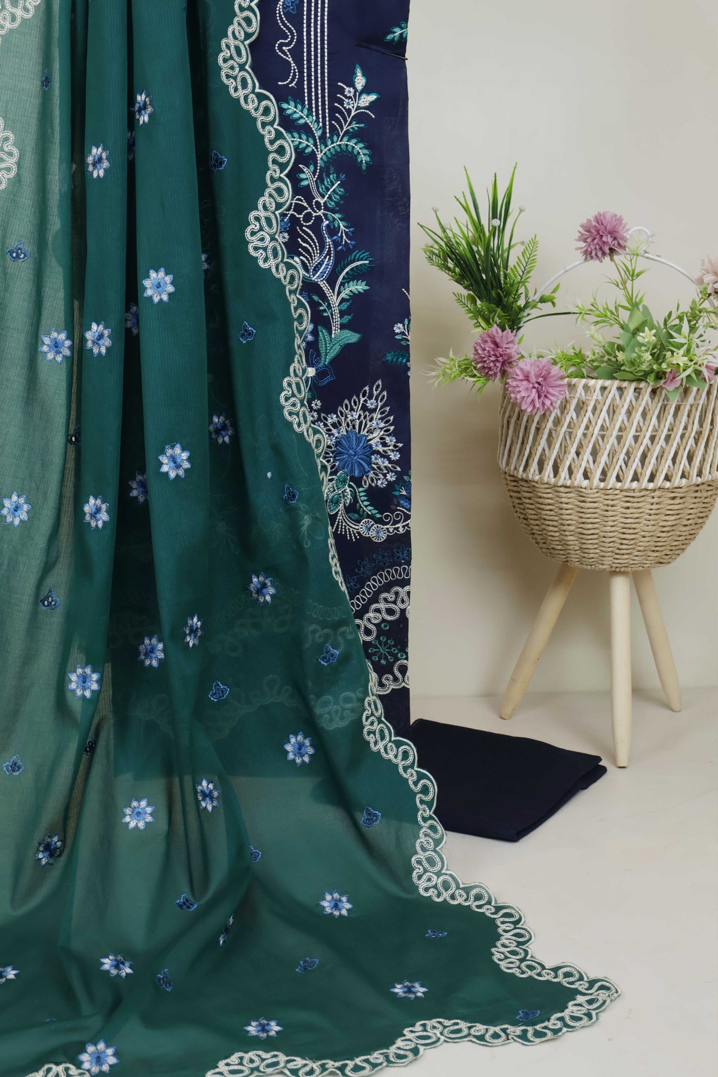 3Piece-Lawn Embroidered Suit V34WR08