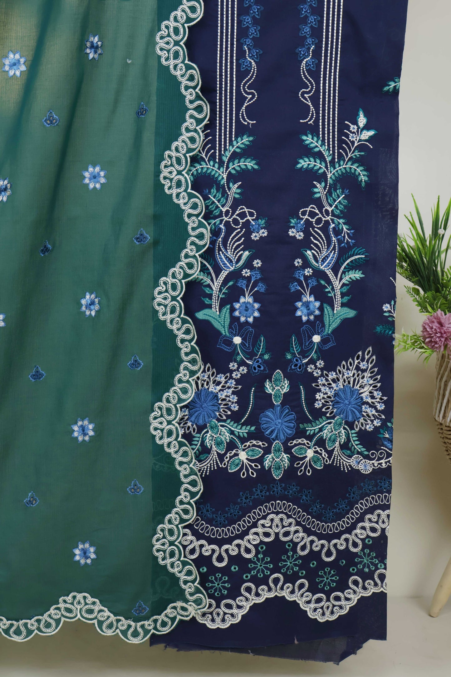3Piece-Lawn Embroidered Suit V34WR08